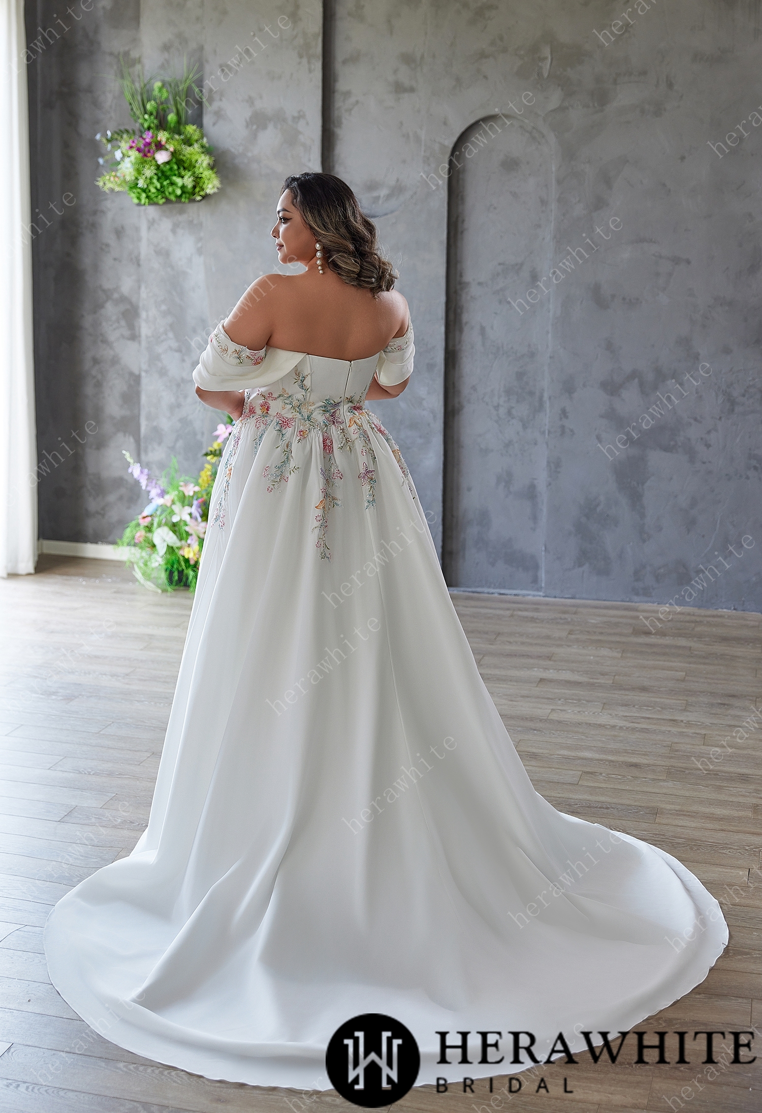 Colorful Embroidery Scoop Neckline with Detachable Draped Sleeves Satin Wedding Gown