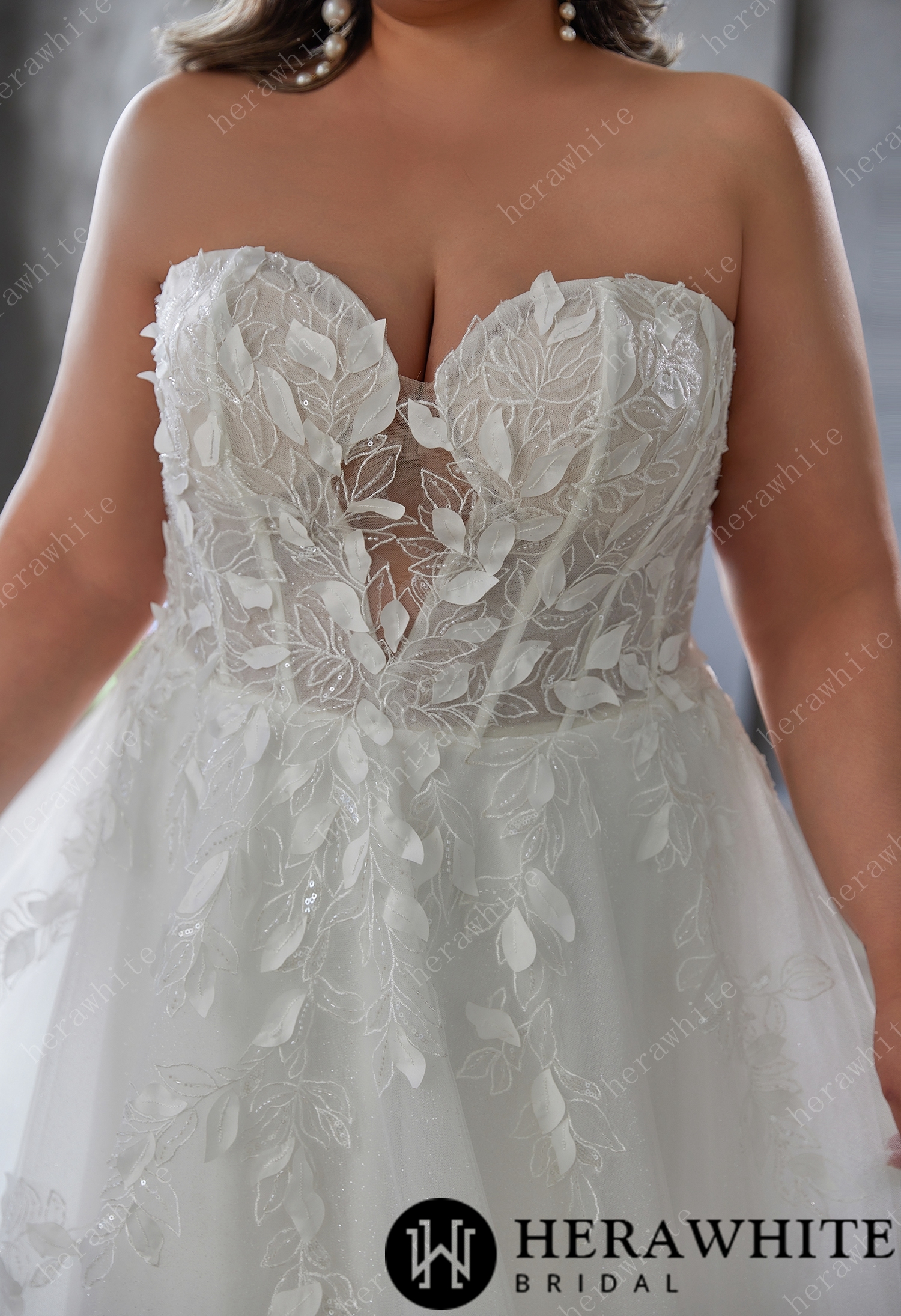 Romance in Bloom – Sweetheart Tulle Dress with 3D Appliqué