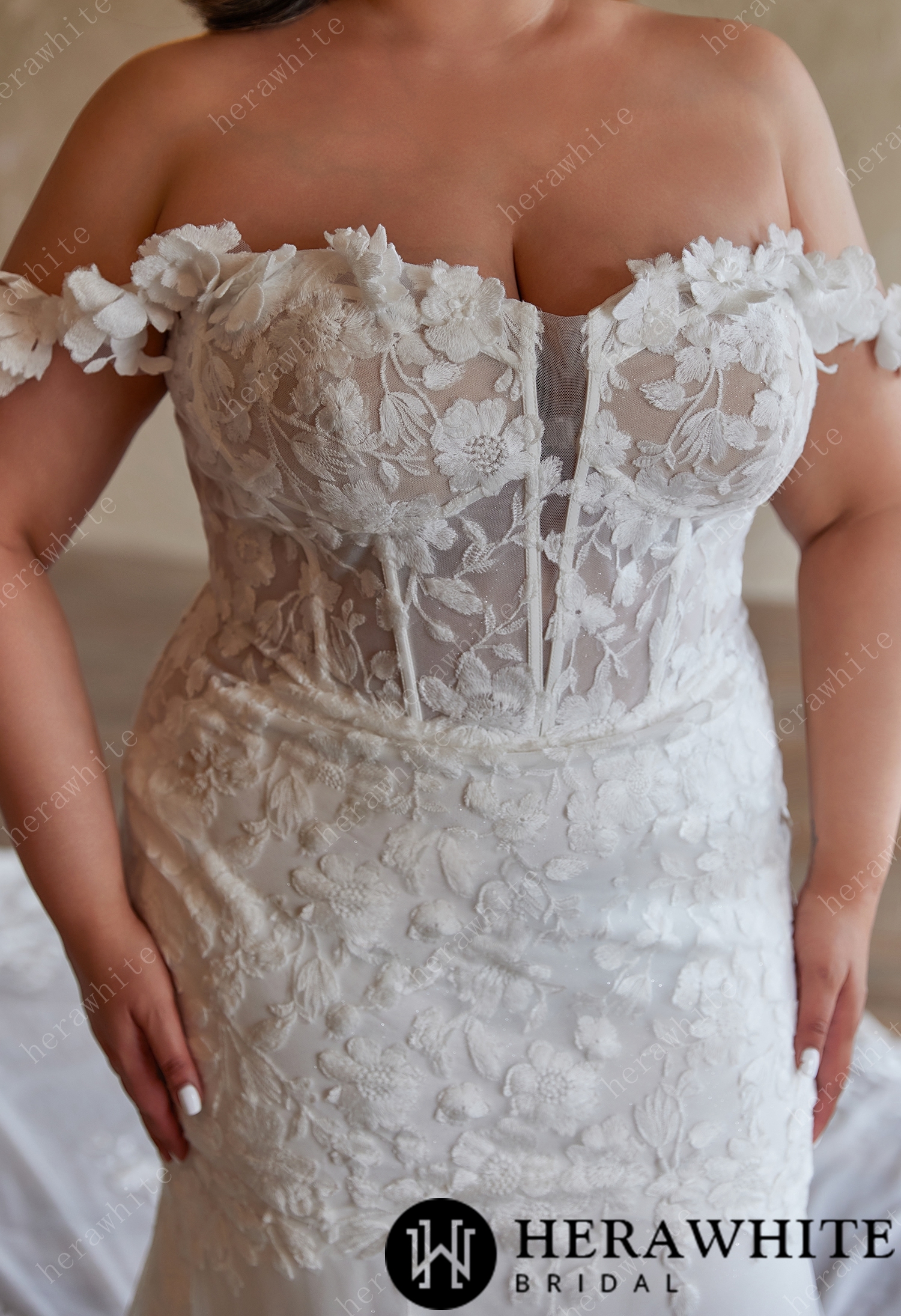 Enchanting Mermaid Silhouette Wedding Dress with Chapel Train