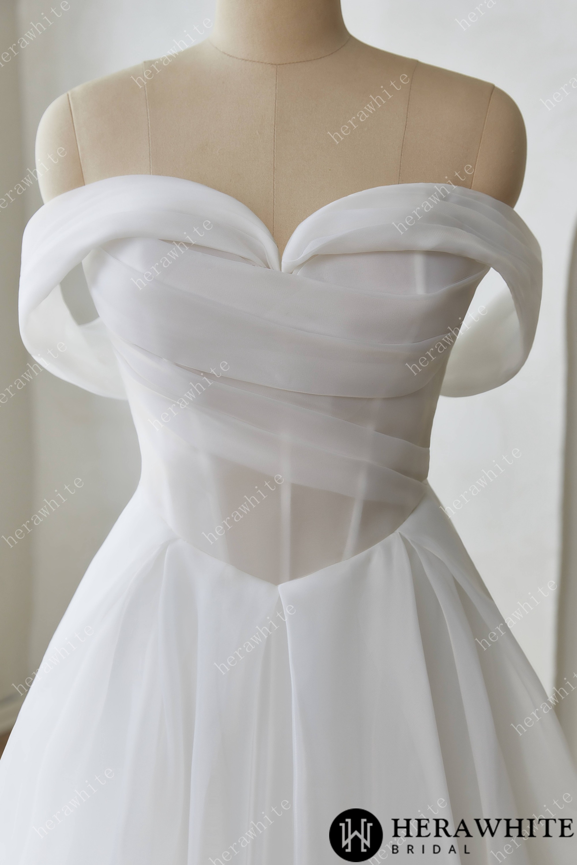 Romantic A-Line Wedding Dress with Detachable Off-Shoulder Straps and Pockets