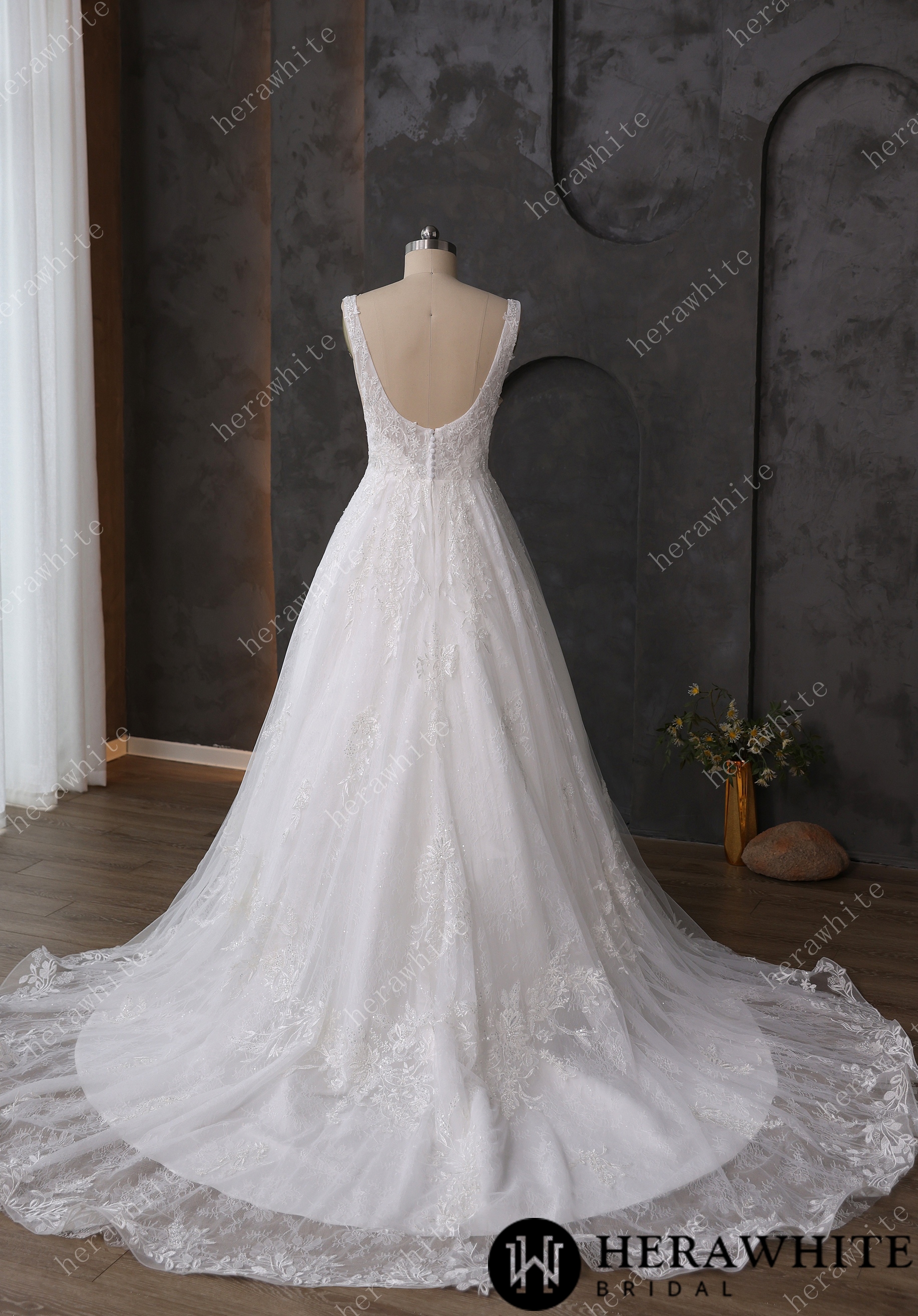 Timeless Square Neck Tulle Wedding Dress with Delicate Lace Embroidery