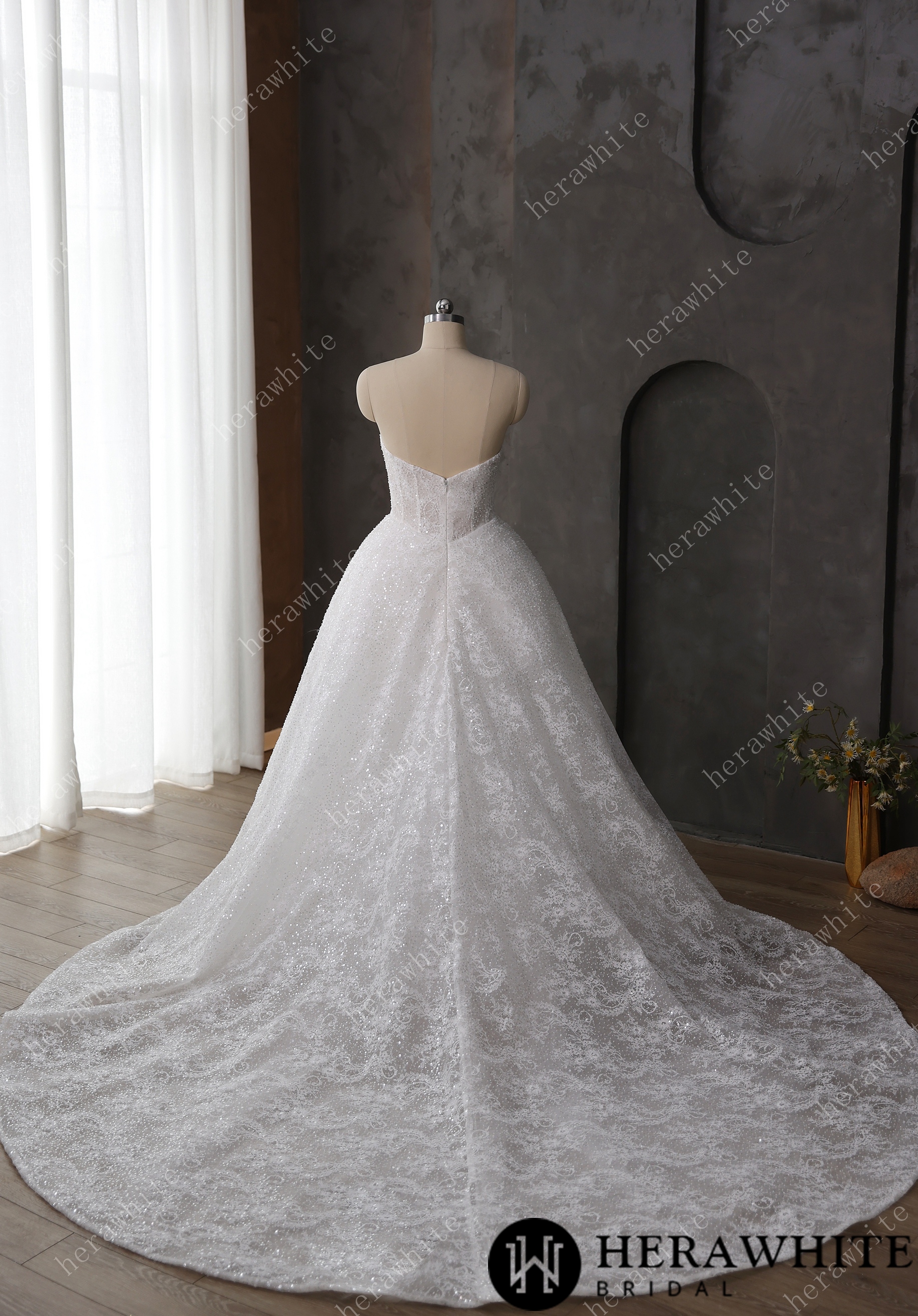 Stunning Sweetheart Neckline Sequined Lace Keyhole Wedding Dress
