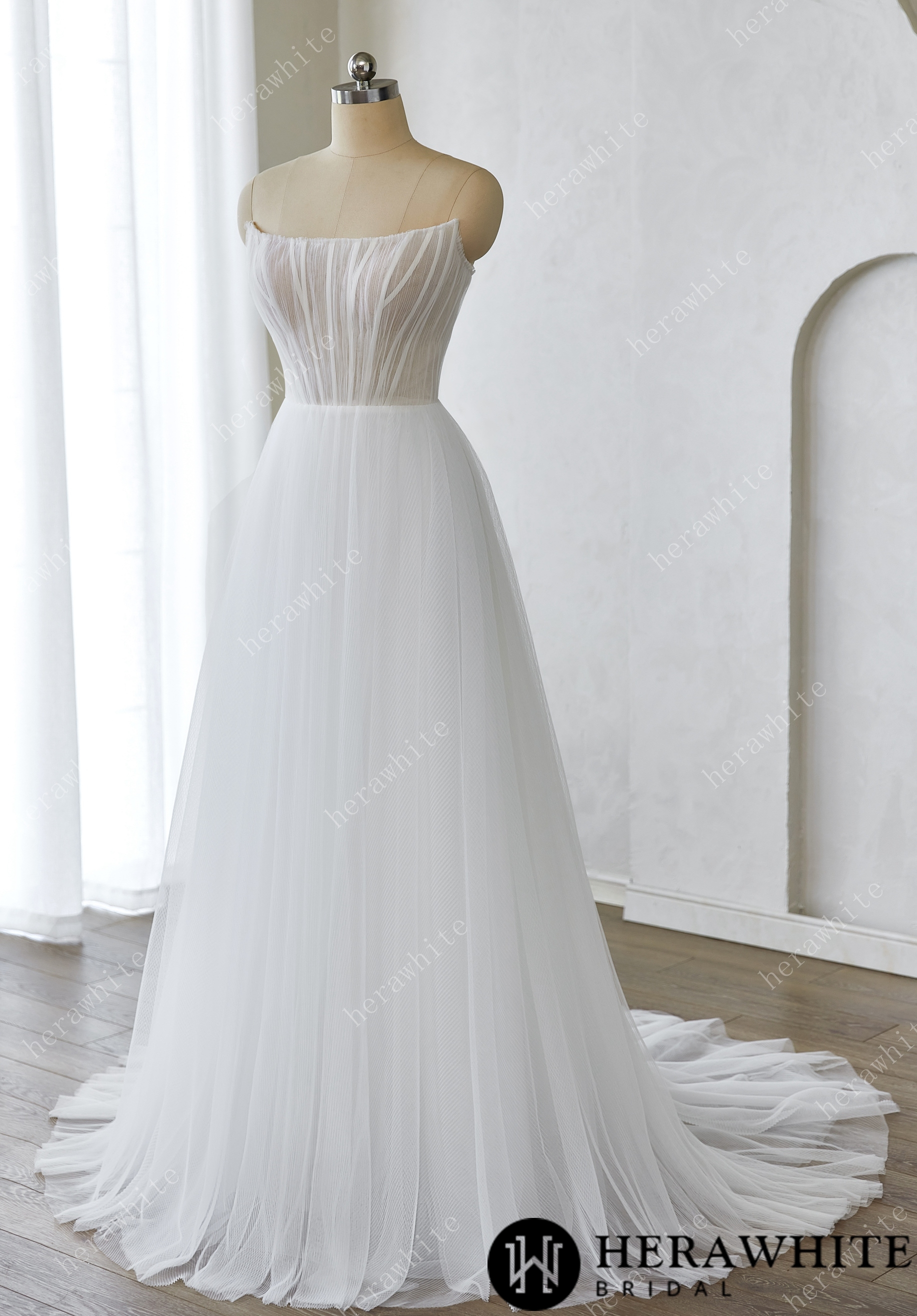 Minimalist Strapless Pleated  Tulle Wedding Dress for Modern Brides