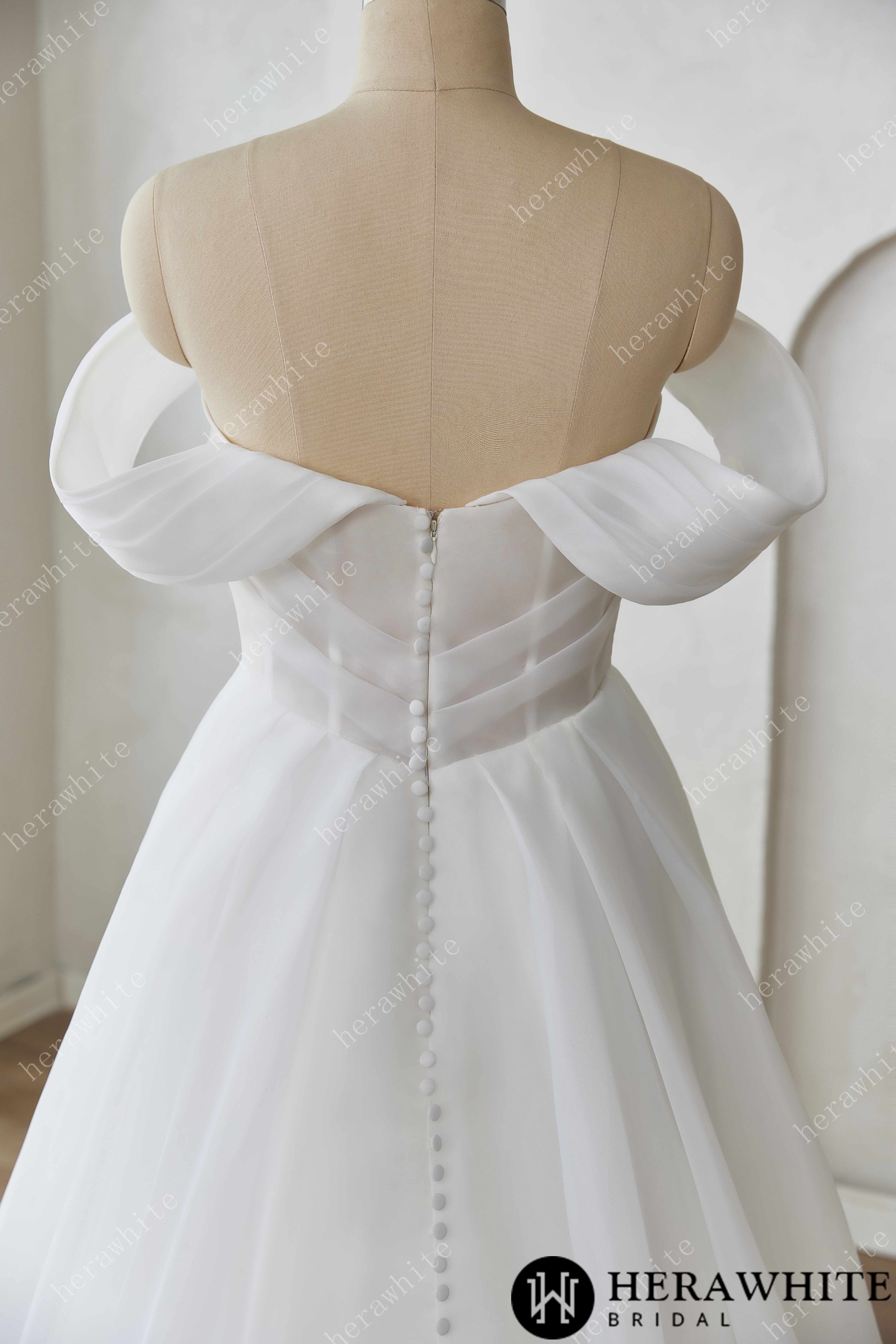 Romantic A-Line Wedding Dress with Detachable Off-Shoulder Straps and Pockets