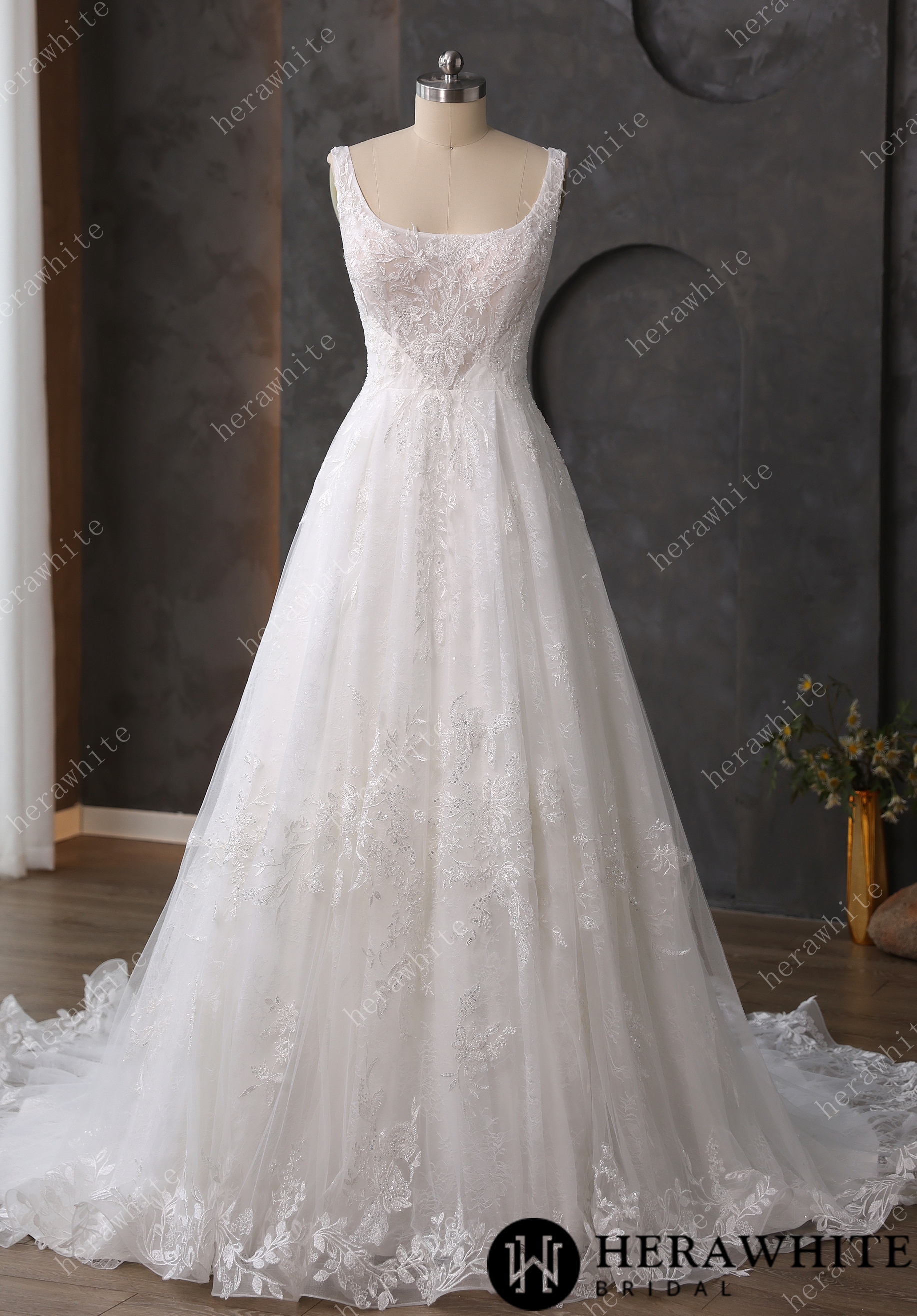 Timeless Square Neck Tulle Wedding Dress with Delicate Lace Embroidery