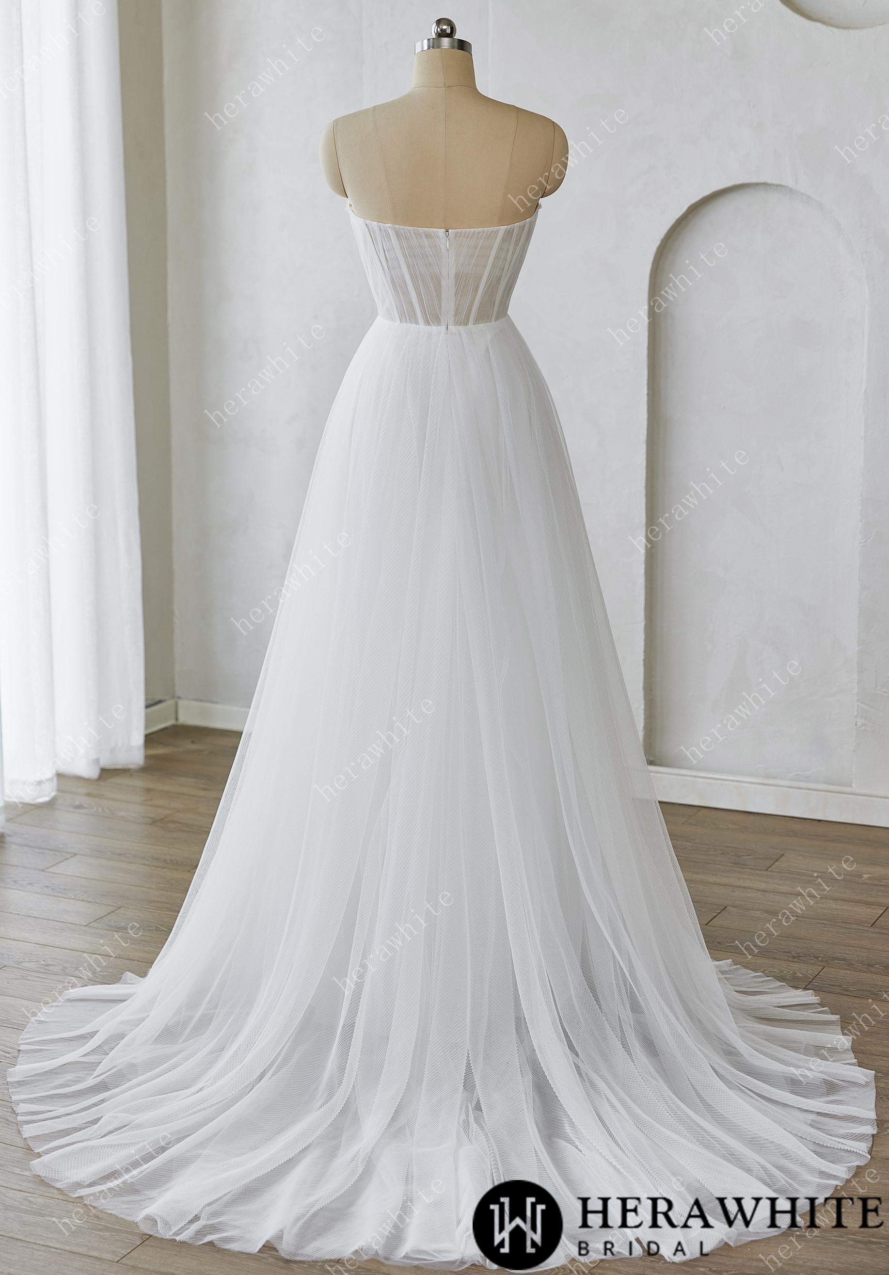 Minimalist Strapless Pleated  Tulle Wedding Dress for Modern Brides