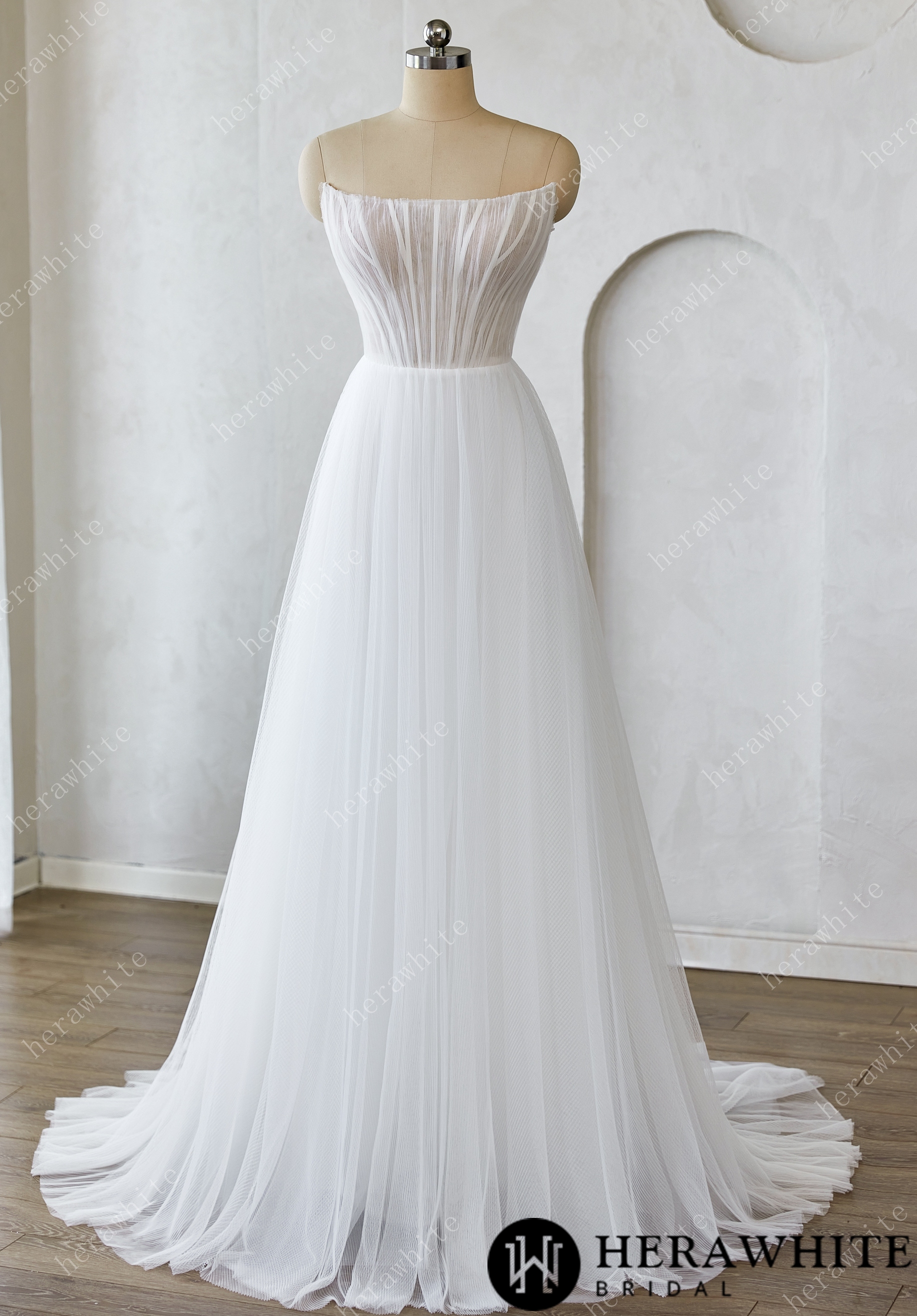 Minimalist Strapless Pleated  Tulle Wedding Dress for Modern Brides