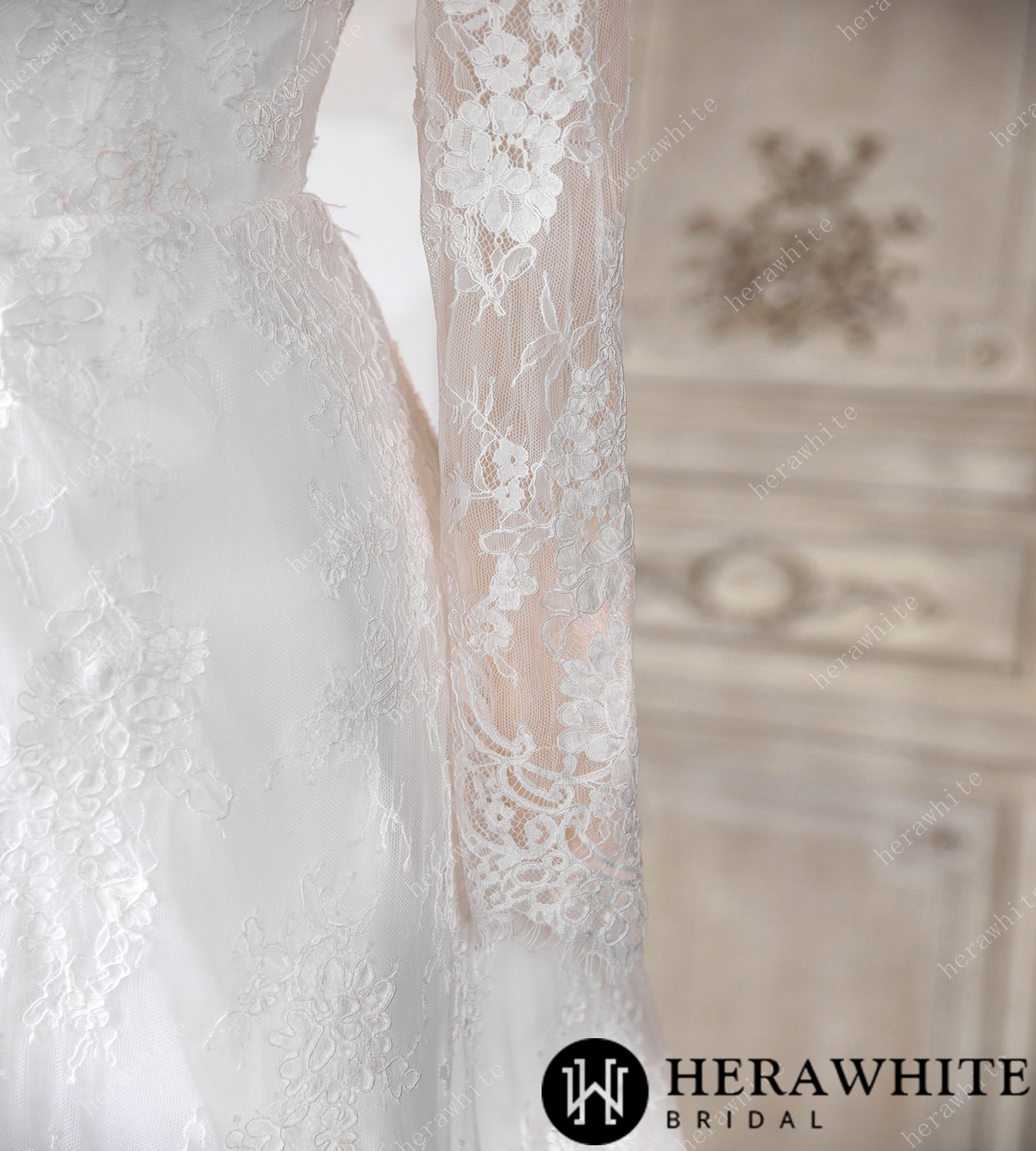 Exquisite Off-the-Shoulder Long Sleeve Chantilly Lace Wedding Dress
