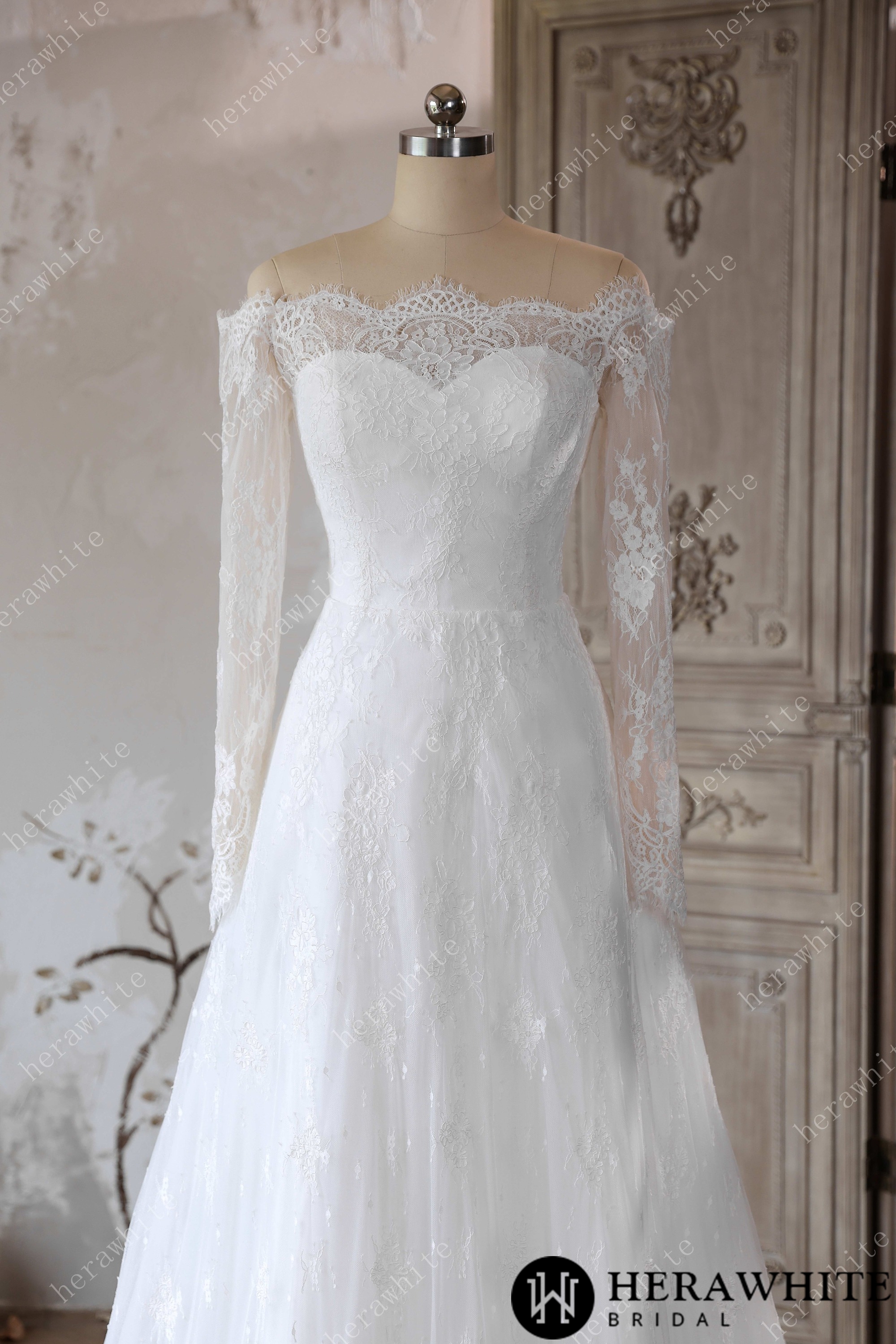 Exquisite Off-the-Shoulder Long Sleeve Chantilly Lace Wedding Dress