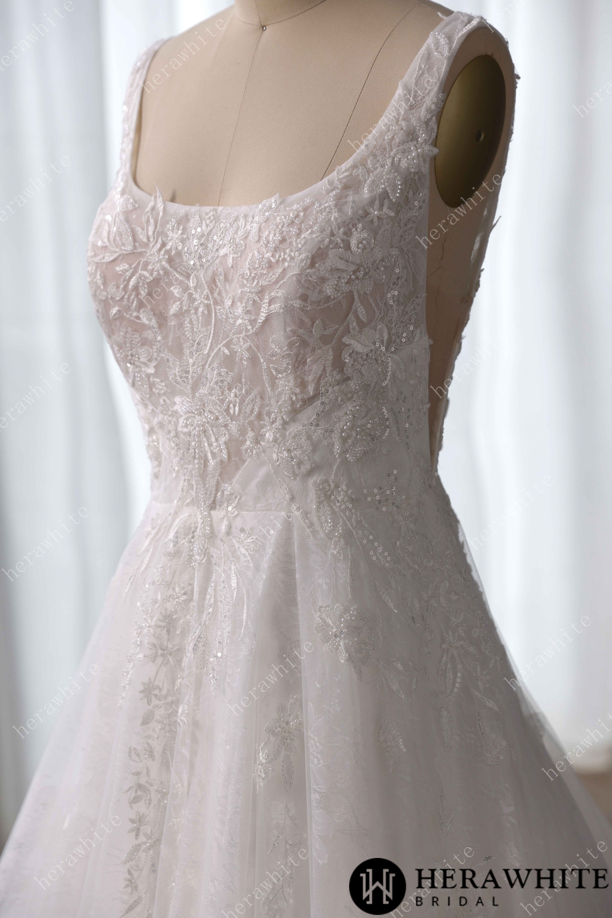Timeless Square Neck Tulle Wedding Dress with Delicate Lace Embroidery