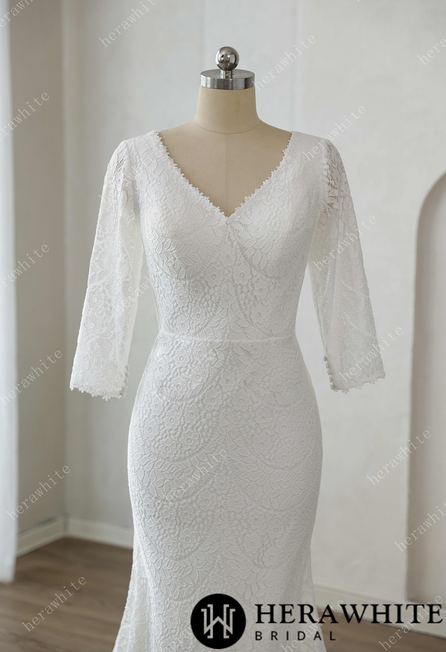 Pure V-Neckline Fit and Flare Silhouette Long Sleeves Wedding Dress