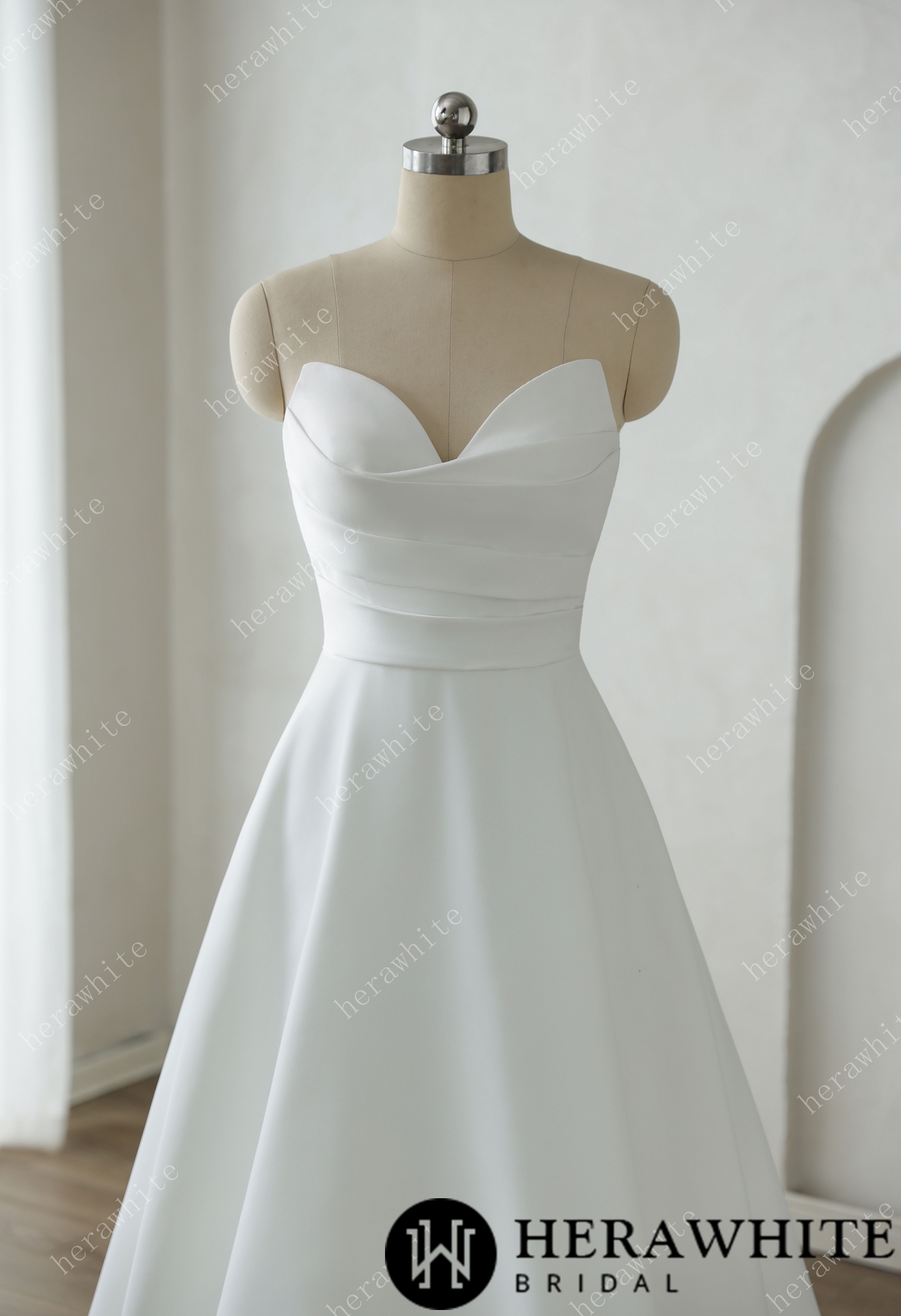 Classic Strapless Sweetheart Pleated Satin Wedding Dress