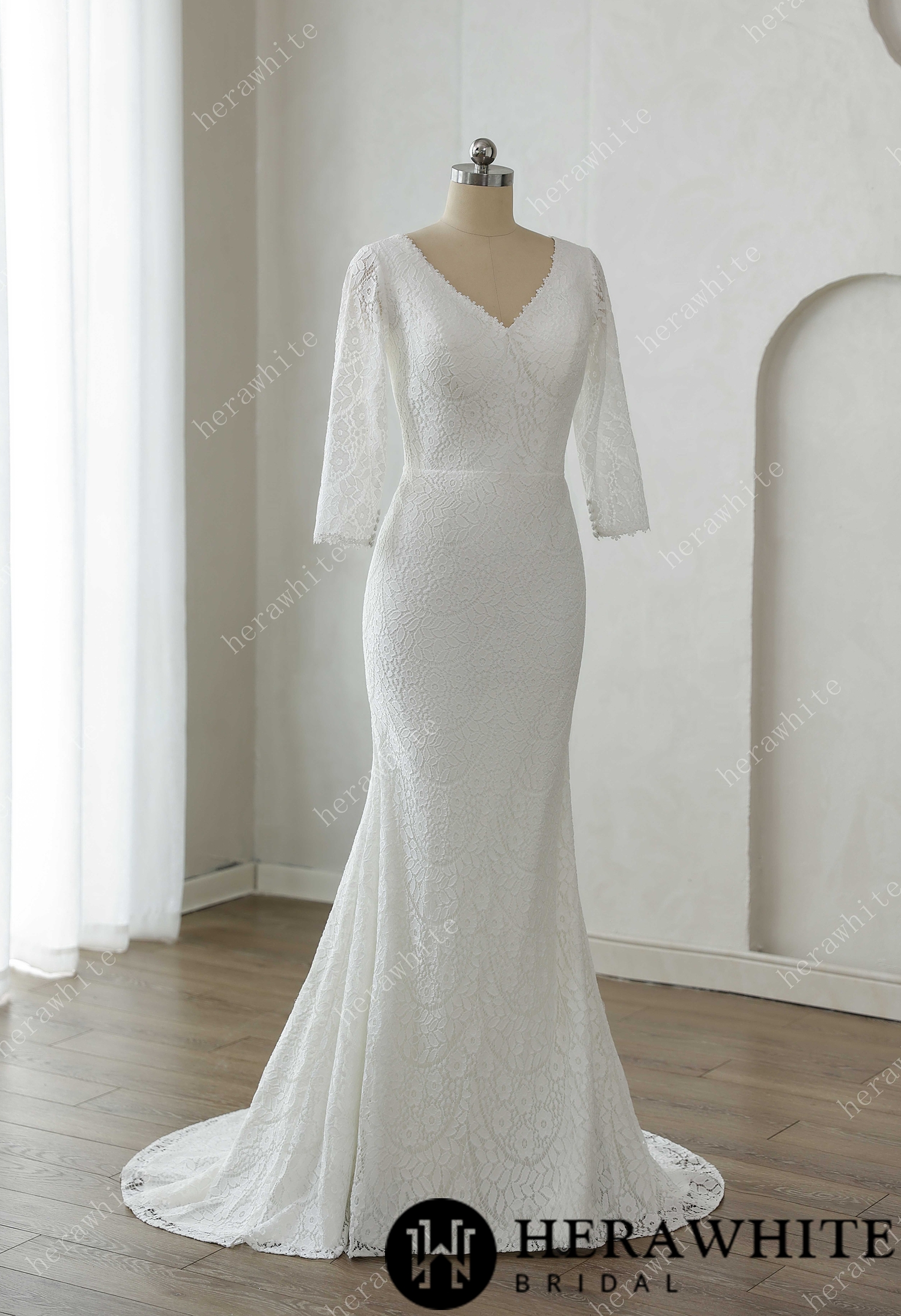 Pure V-Neckline Fit and Flare Silhouette Long Sleeves Wedding Dress