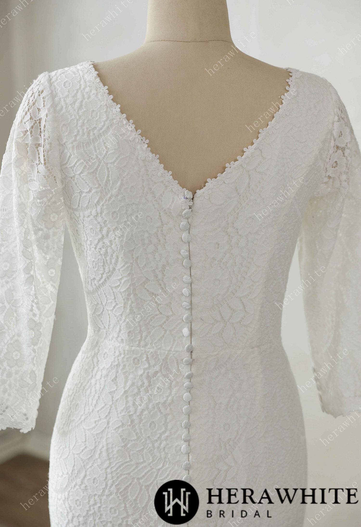 Pure V-Neckline Fit and Flare Silhouette Long Sleeves Wedding Dress