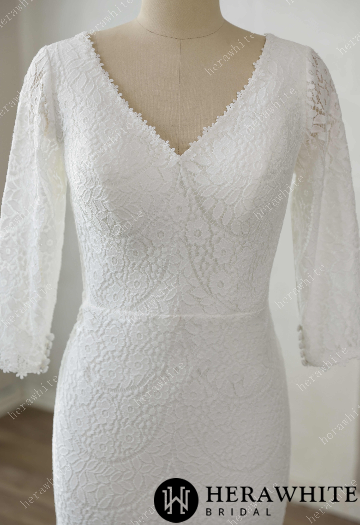 Pure V-Neckline Fit and Flare Silhouette Long Sleeves Wedding Dress