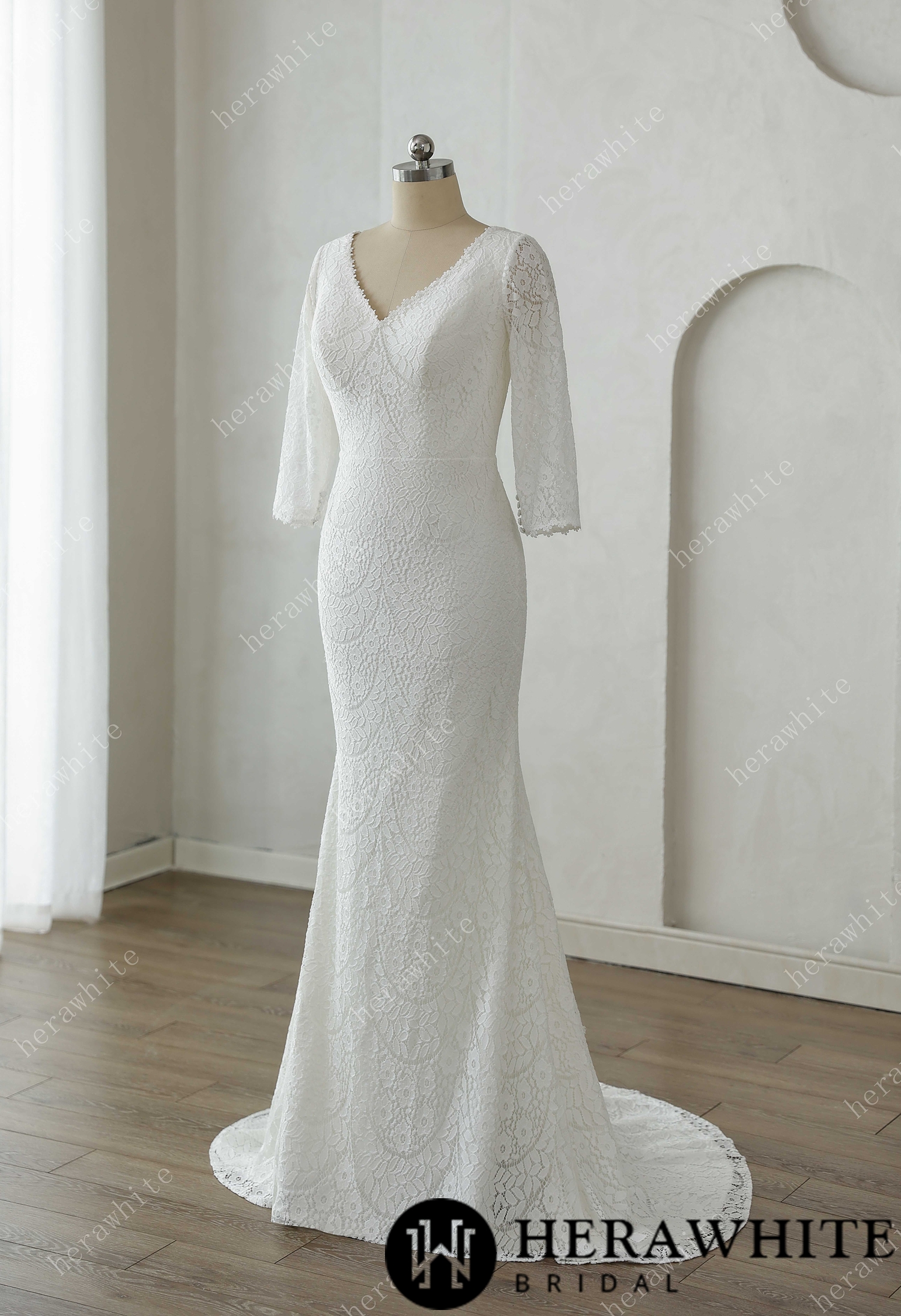 Pure V-Neckline Fit and Flare Silhouette Long Sleeves Wedding Dress