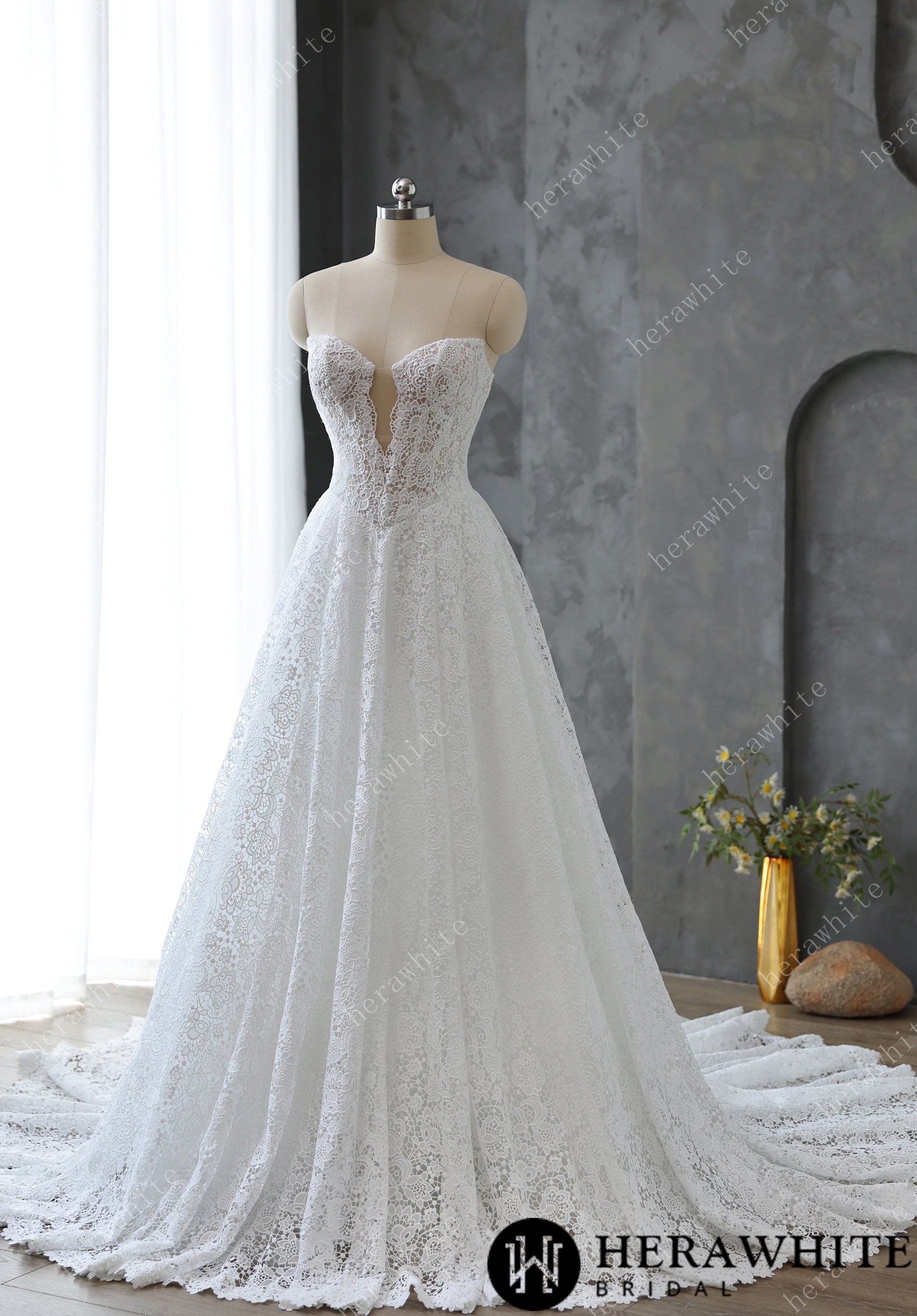 In Stock/ Sweetheart Neckline Keyhole Lace Ball Gown Wedding Dress