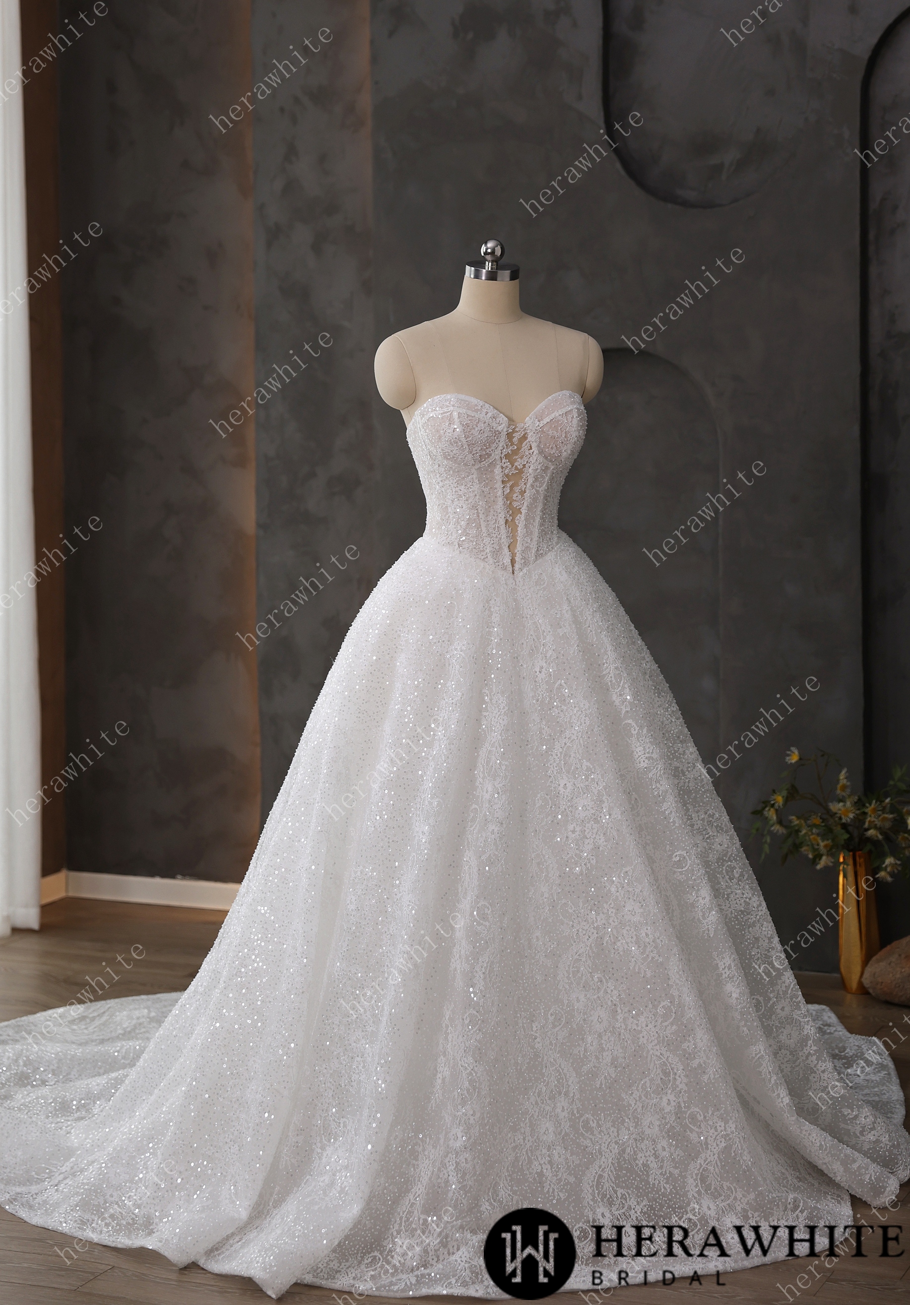 In Stock/ Stunning Sweetheart Neckline Sequined Lace Keyhole Wedding Dress