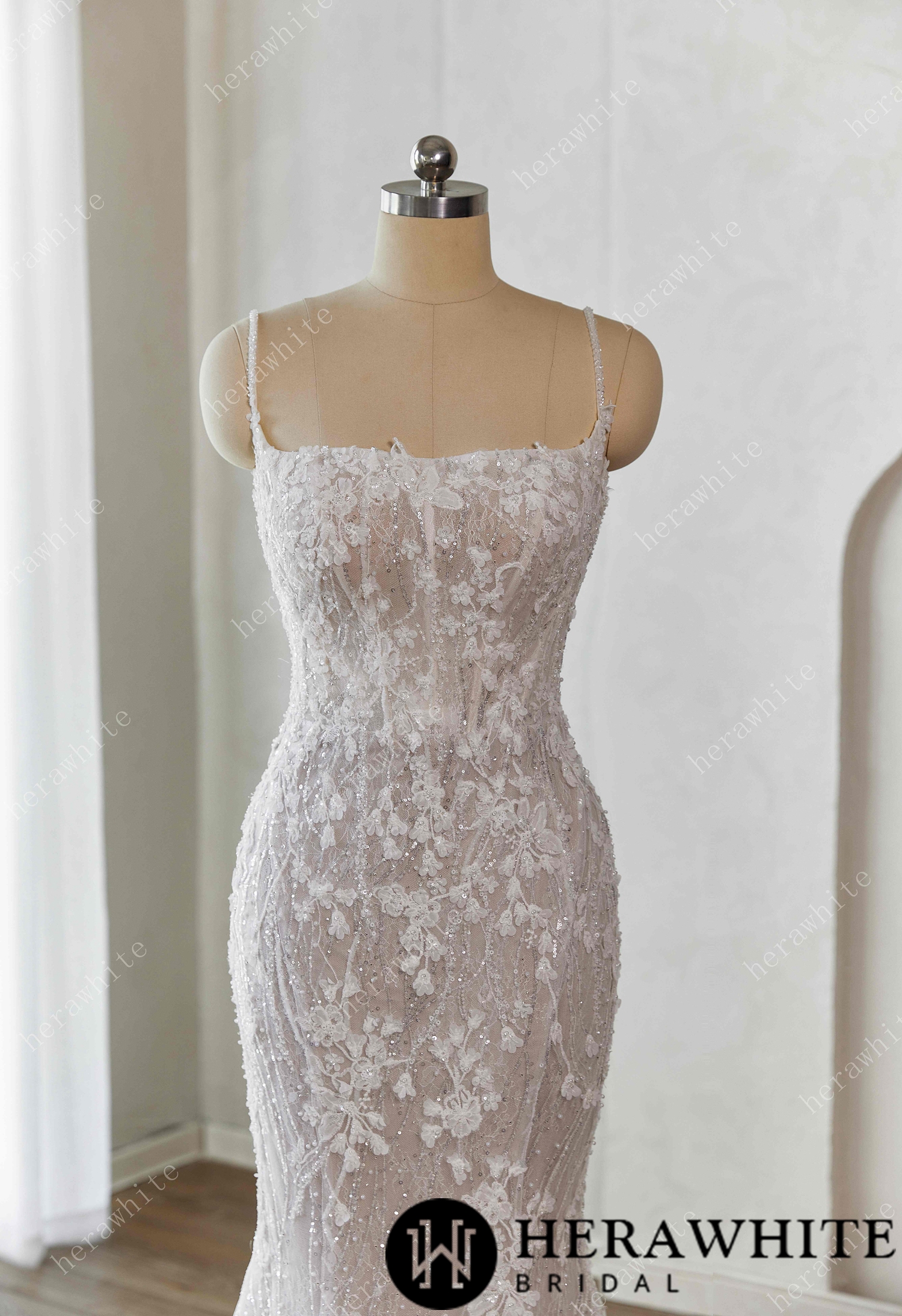 In Stock/ Lace-Embellished Scoop Neckline and Spaghetti Straps Fit and Flare Wedding Dress
