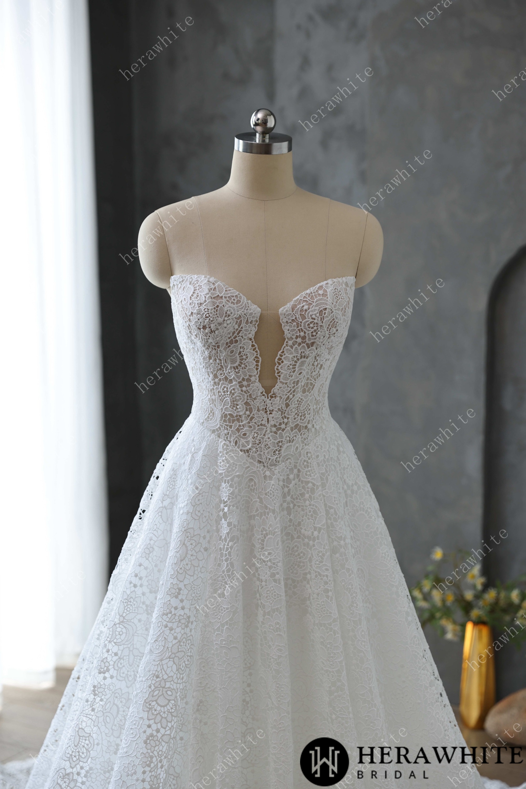 In Stock/ Sweetheart Neckline Keyhole Lace Ball Gown Wedding Dress