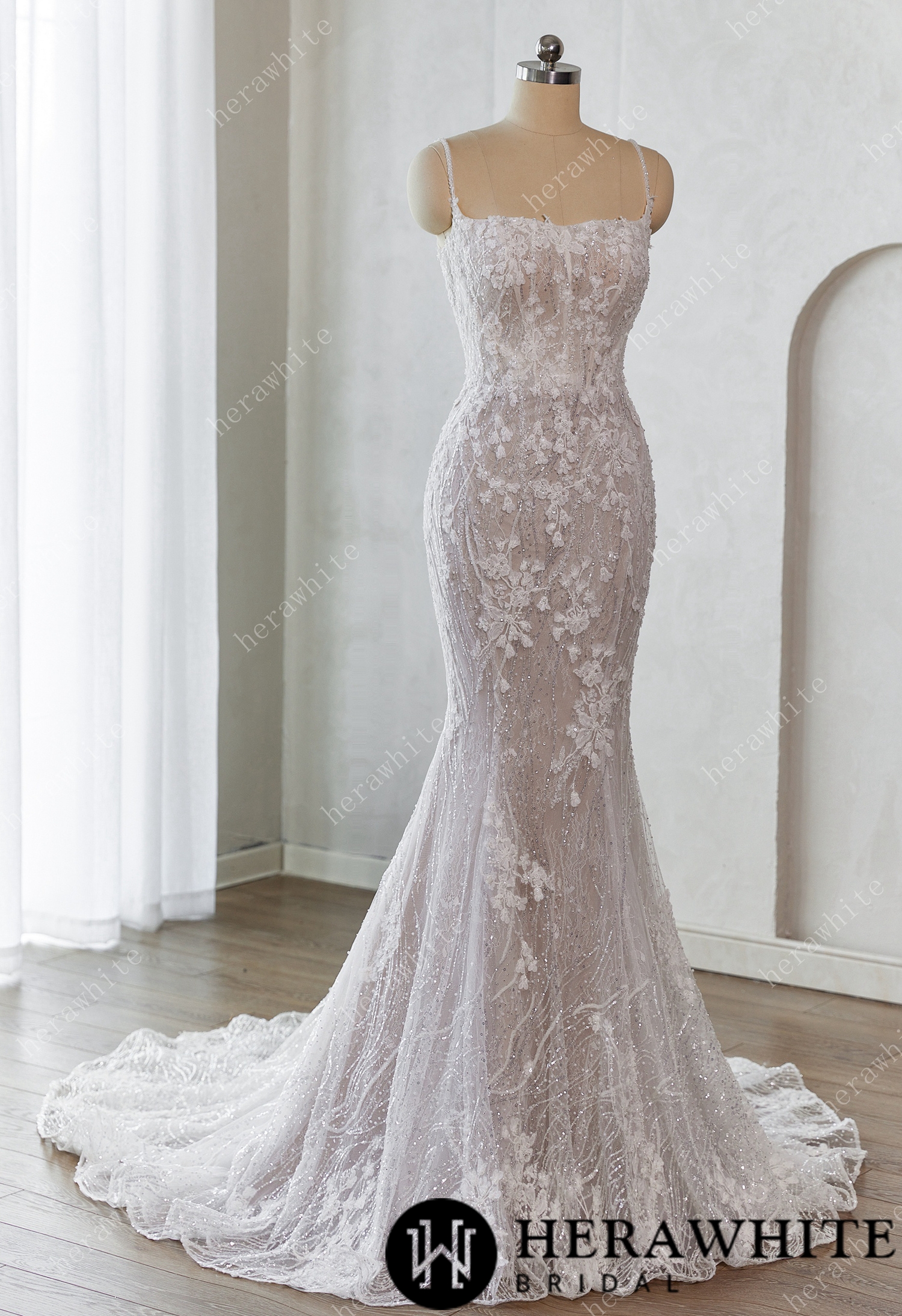 In Stock/ Lace-Embellished Scoop Neckline and Spaghetti Straps Fit and Flare Wedding Dress