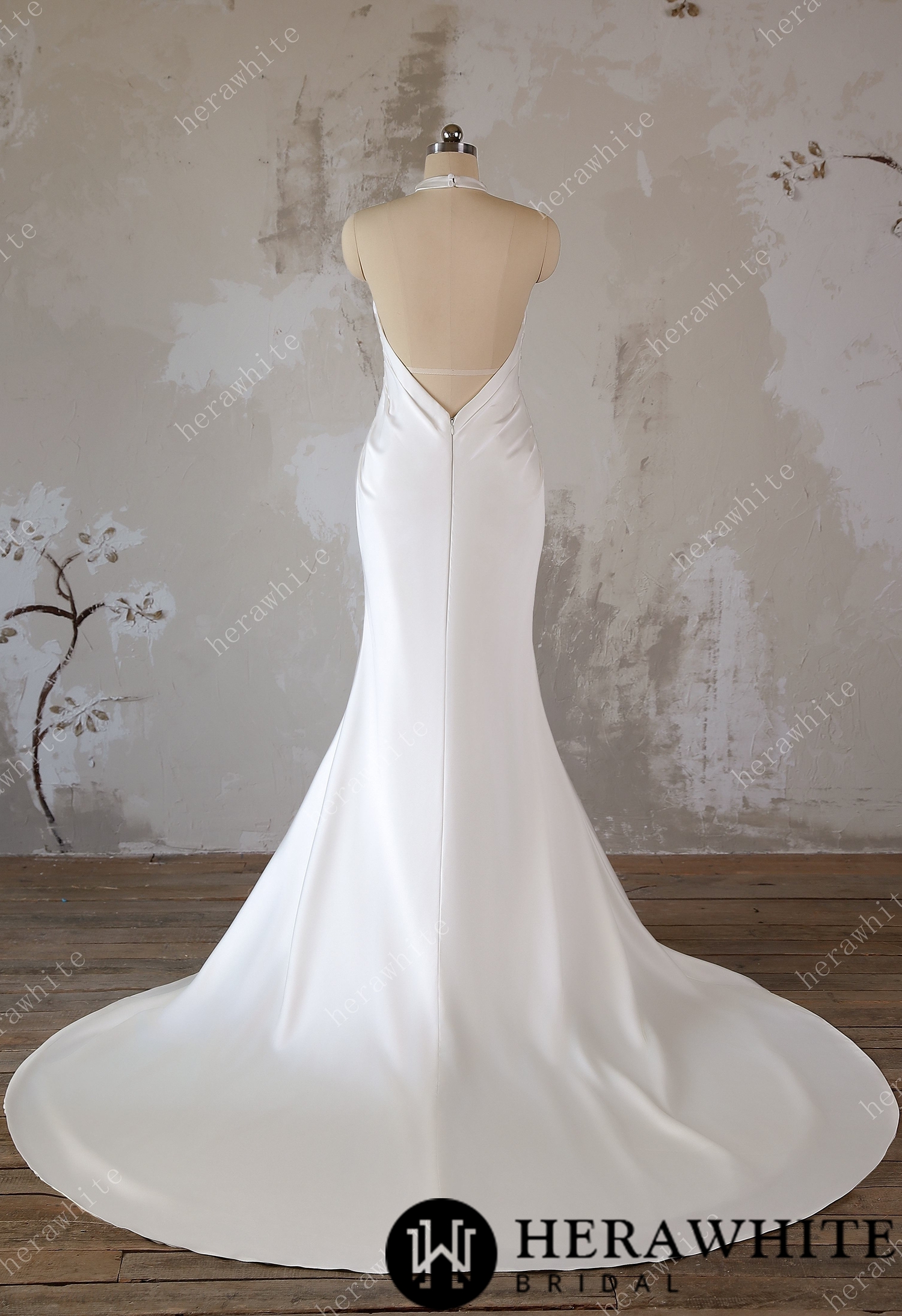 In Stock/ Timeless Elegance: High-Neck Wedding Dress with Dramatic Train