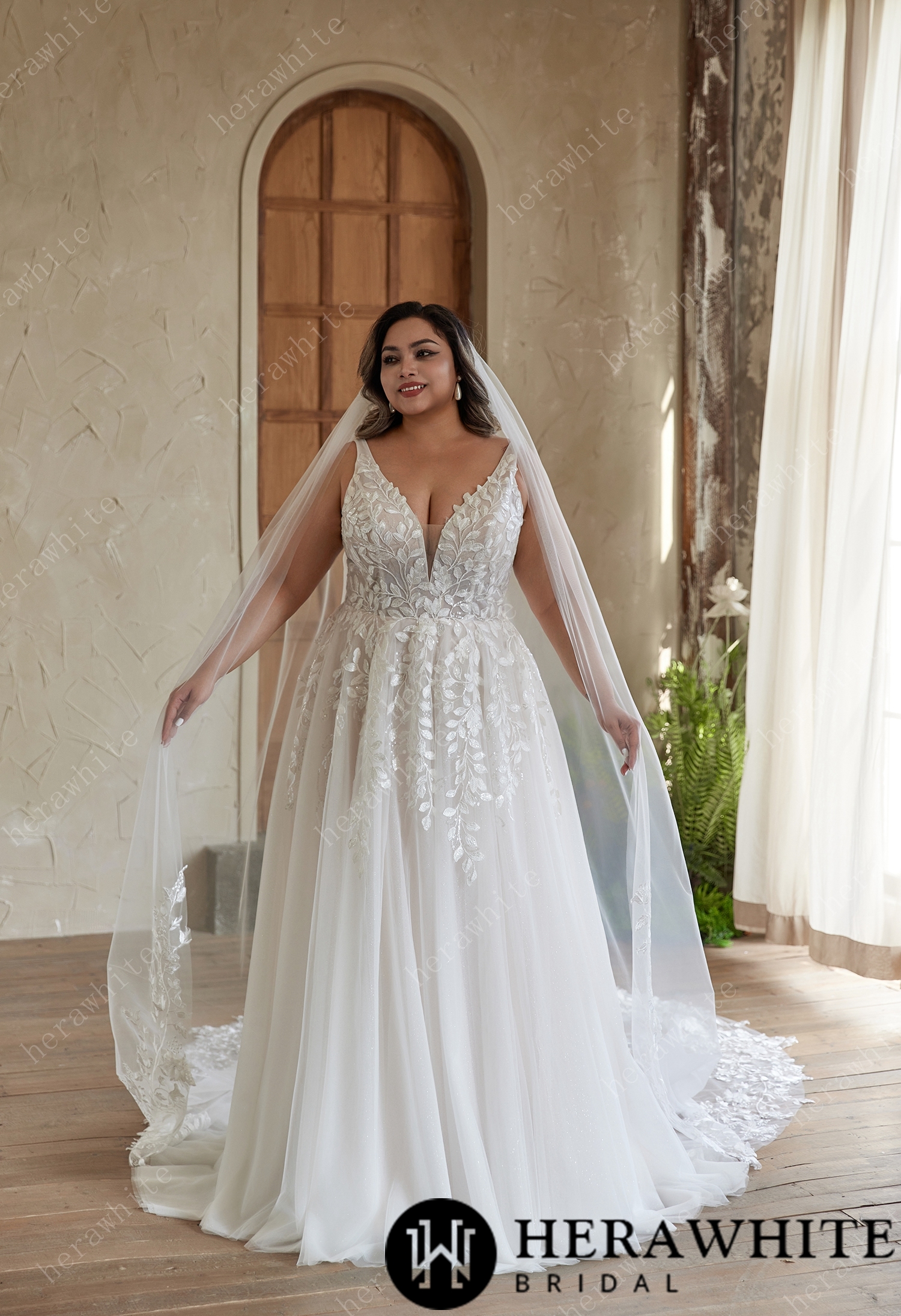 In Stock/ Exquisite Leaf Lace Tulle Wedding Dress with V Neckline