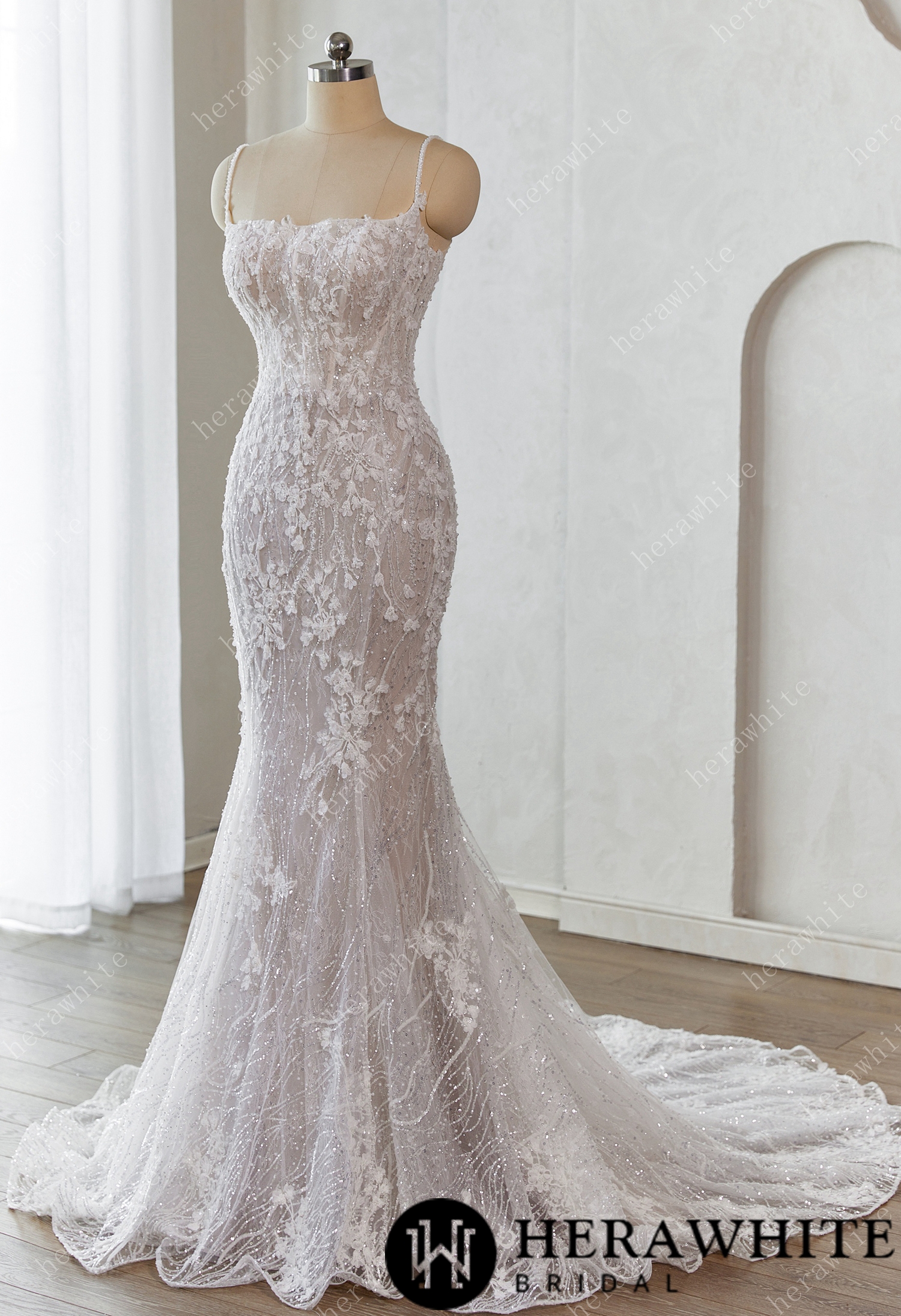 In Stock/ Lace-Embellished Scoop Neckline and Spaghetti Straps Fit and Flare Wedding Dress