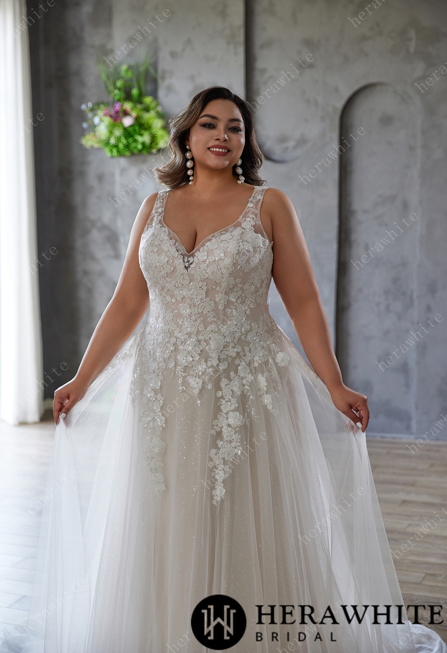In Stock/ Elegant and Ethereal Plus-Size Wedding Dress with Lace and Sequins