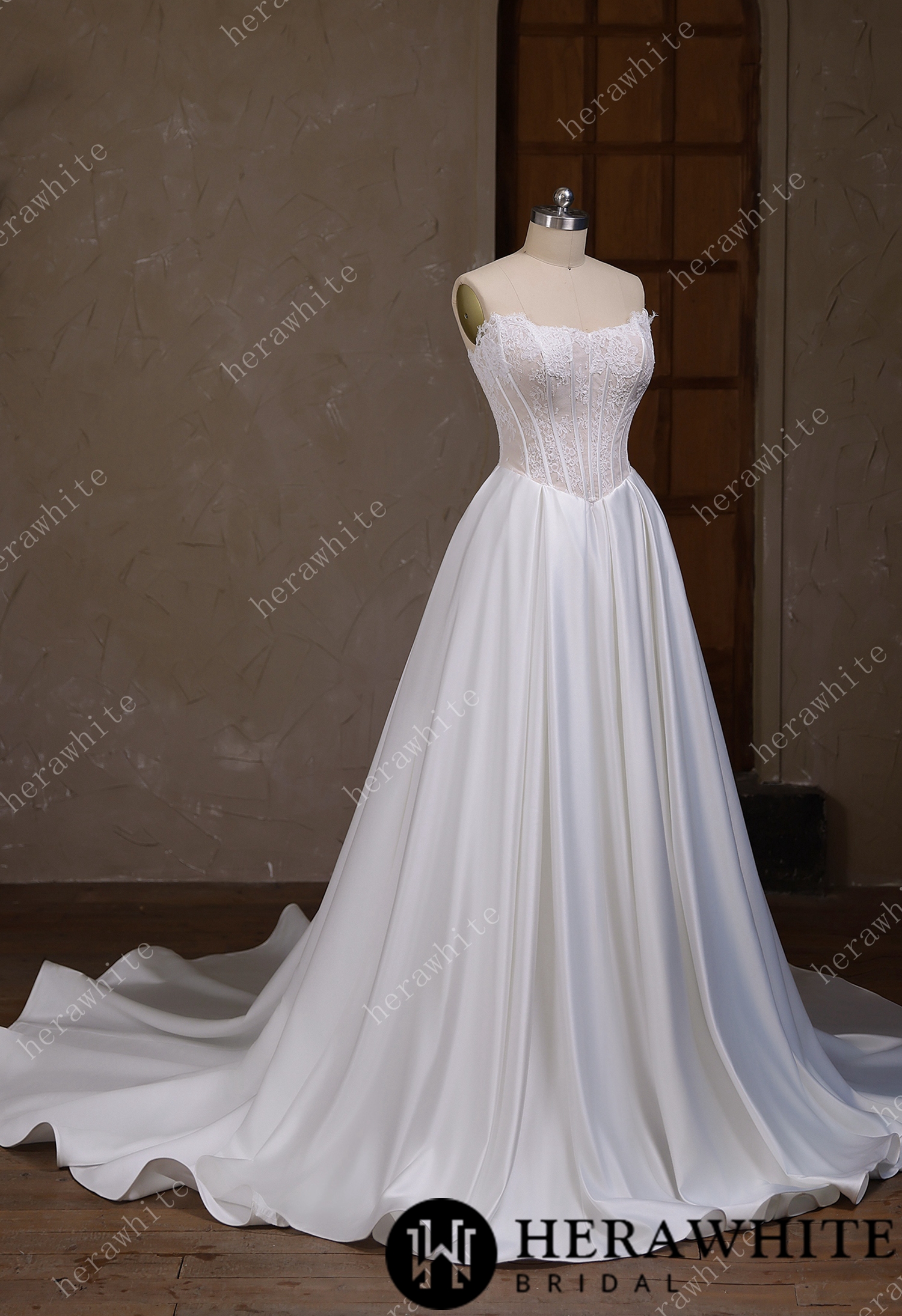 In Stock/ Irregular neckline with a Basque waistline wedding gown
