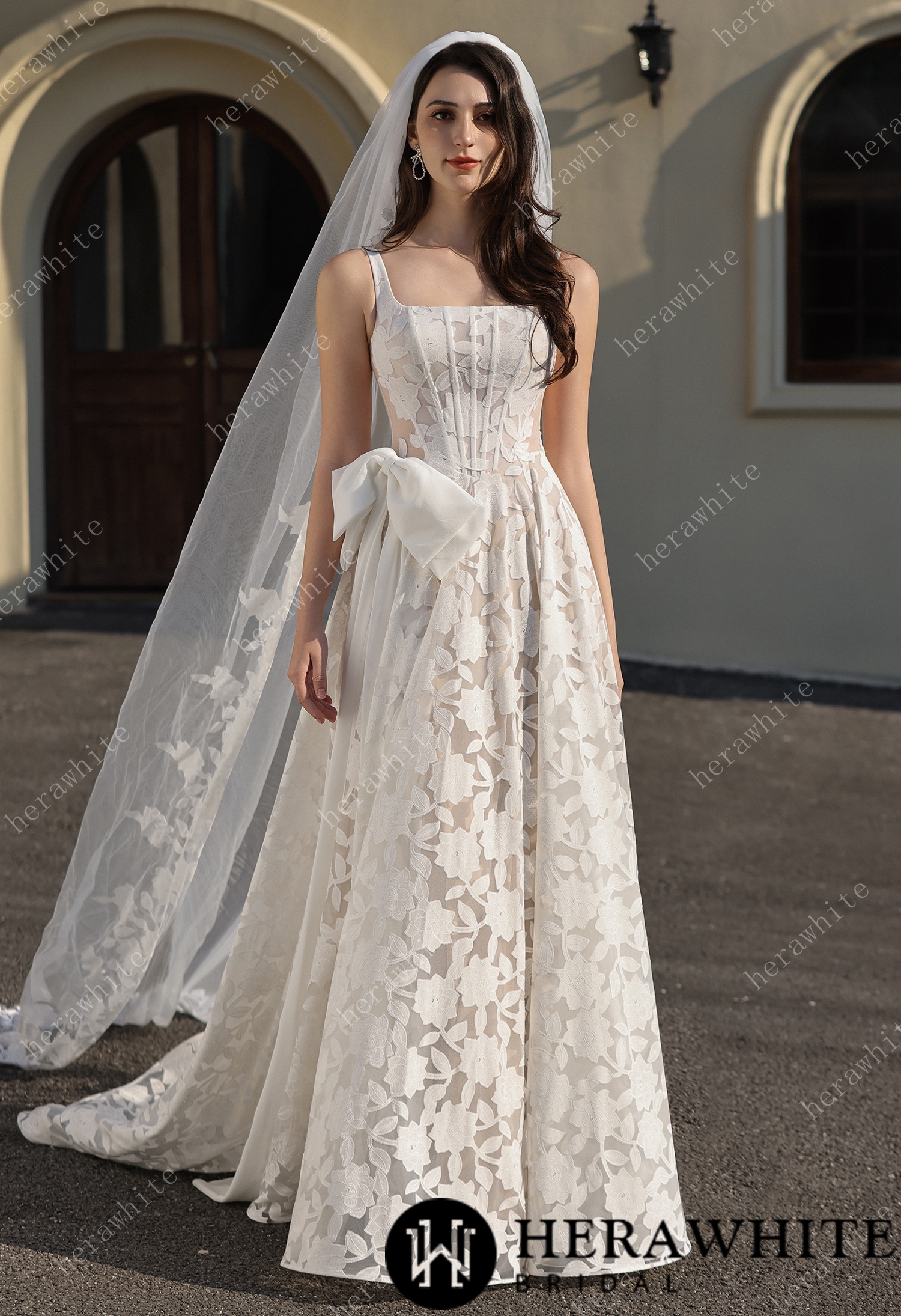 Romantic Silhouette Square-Neck Flower Lace Wedding Dress
