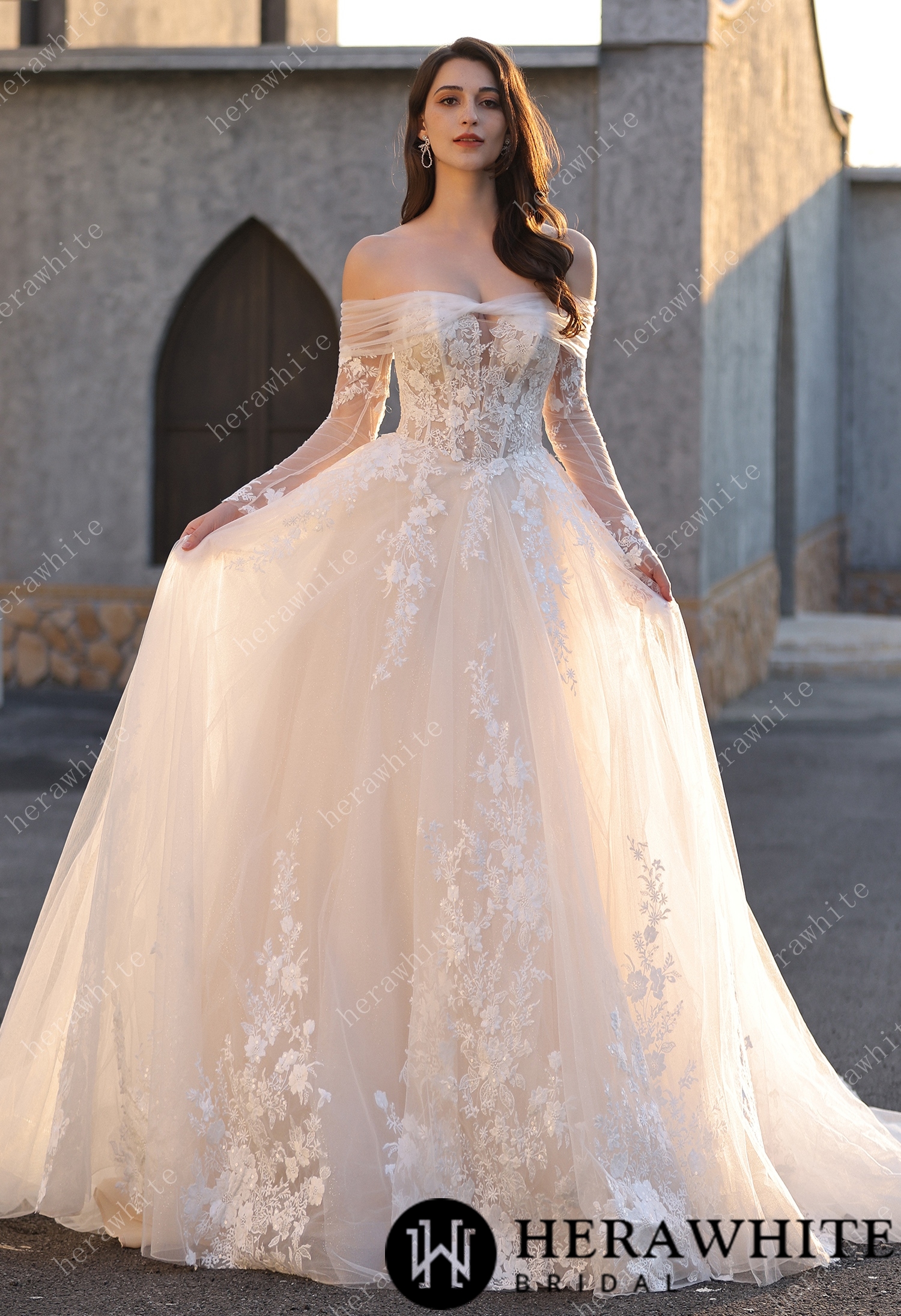 Timeless Romantic Wedding Dress With Detachable Long Sleeves