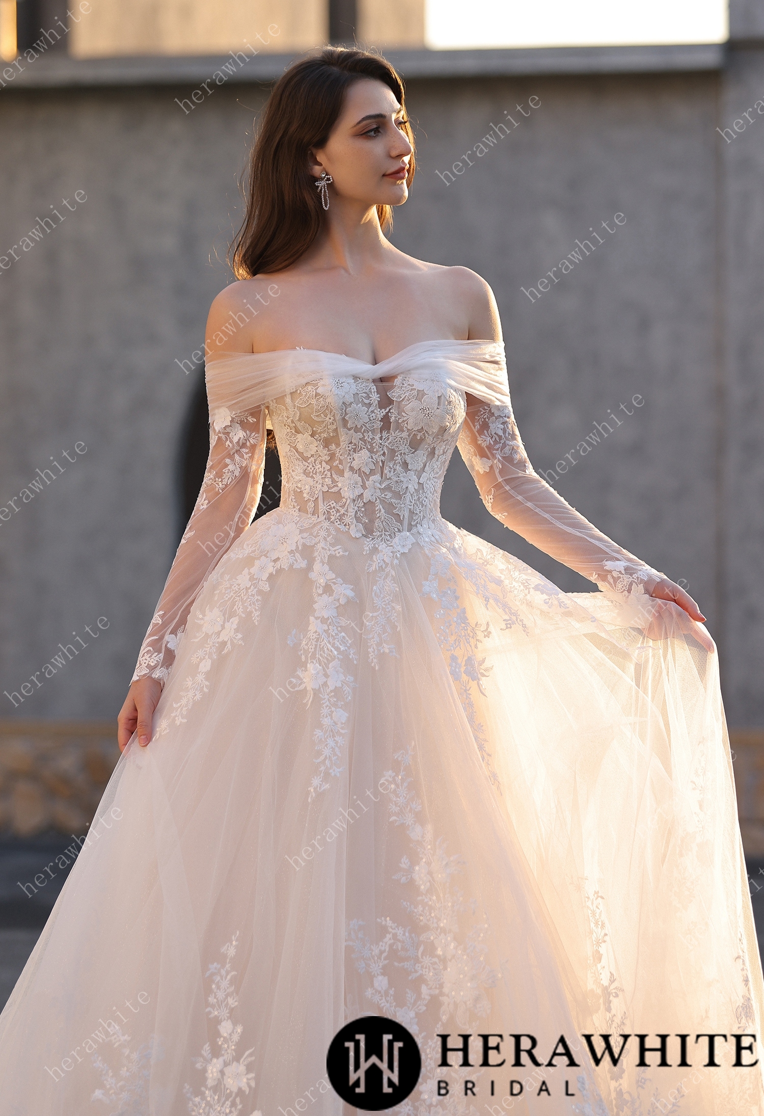 Timeless Romantic Wedding Dress With Detachable Long Sleeves