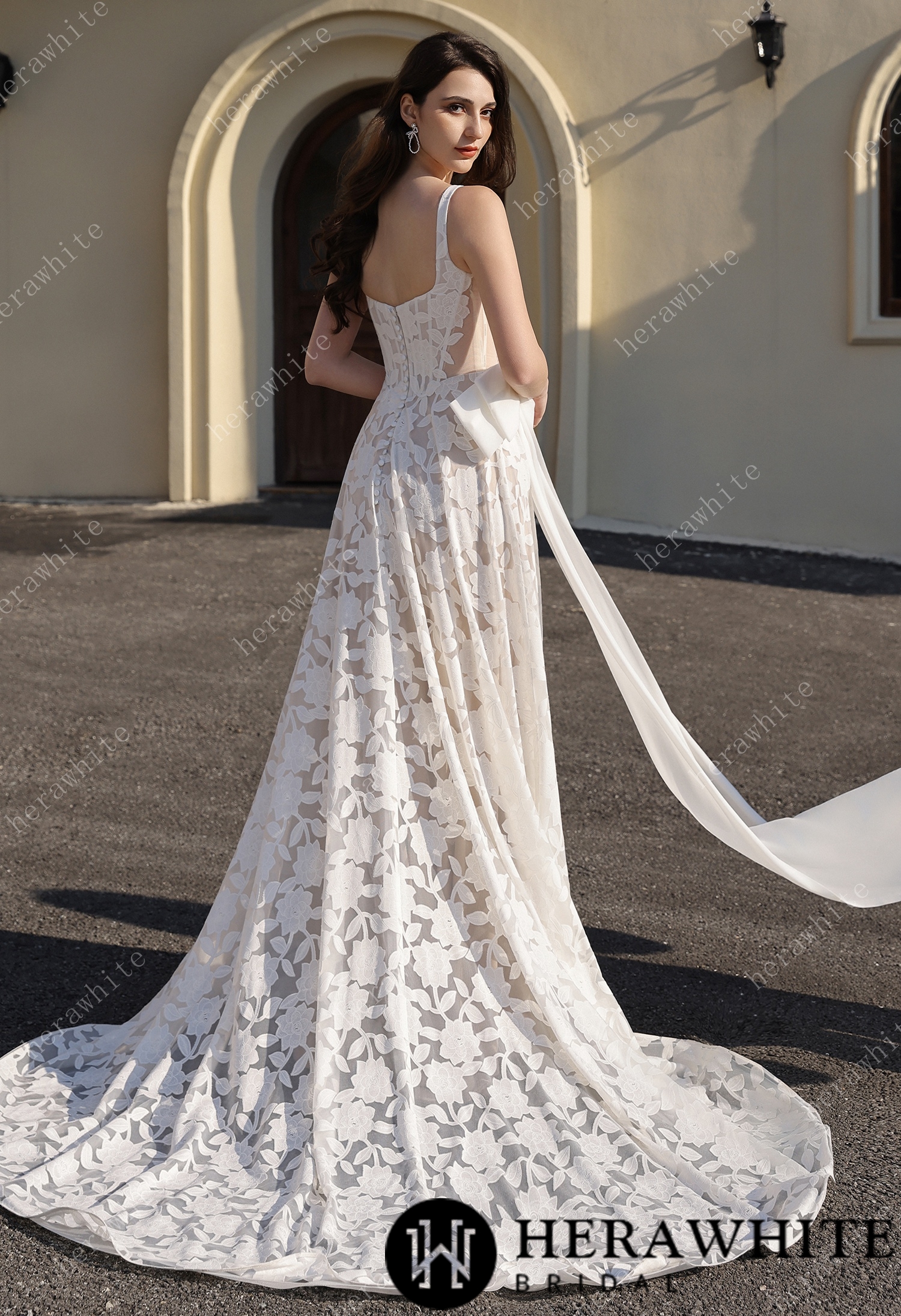 Romantic Silhouette Square-Neck Flower Lace Wedding Dress