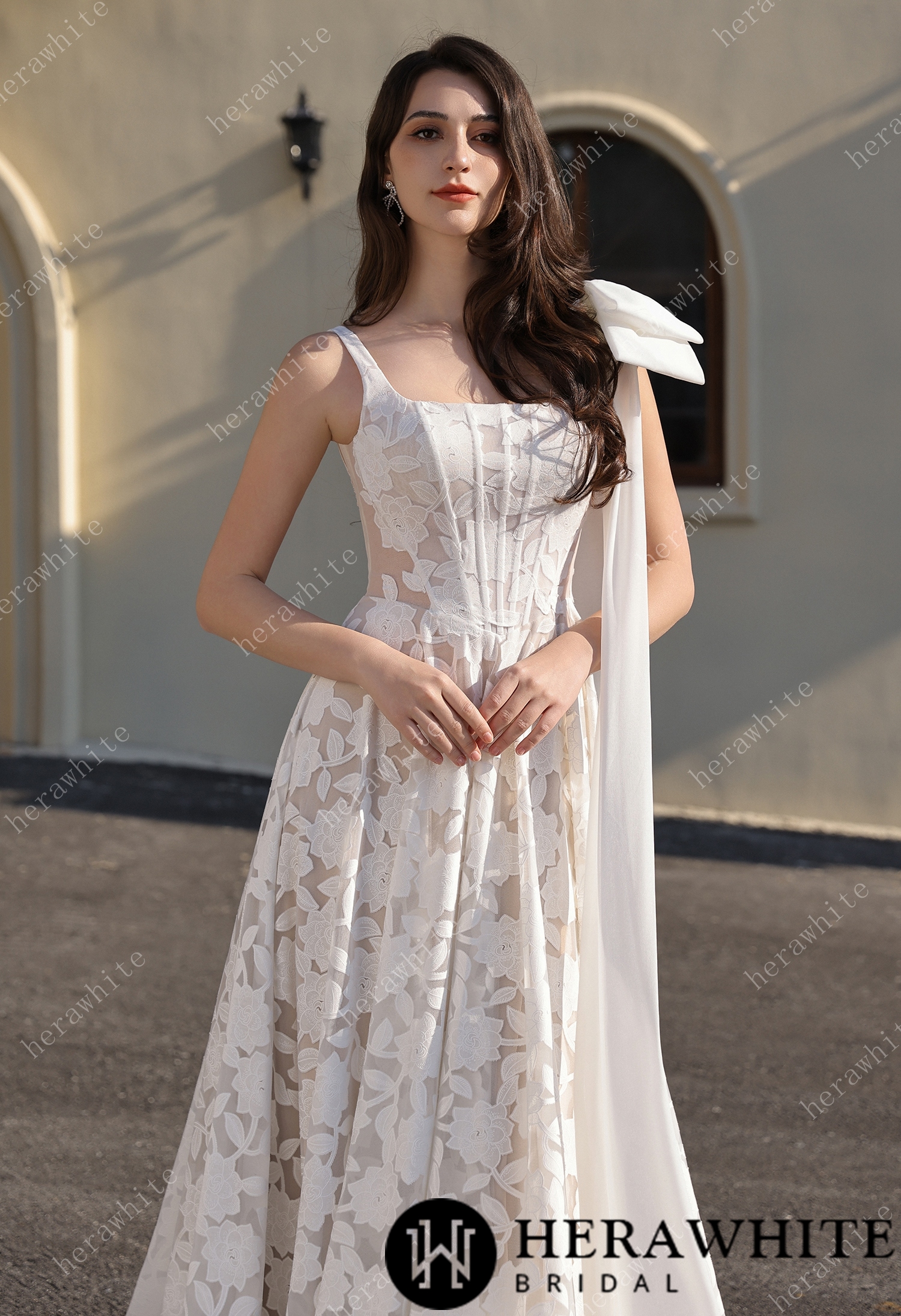 Romantic Silhouette Square-Neck Flower Lace Wedding Dress