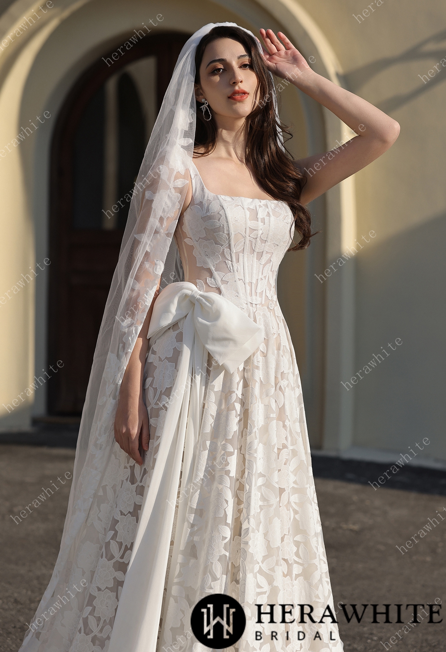 Romantic Silhouette Square-Neck Flower Lace Wedding Dress