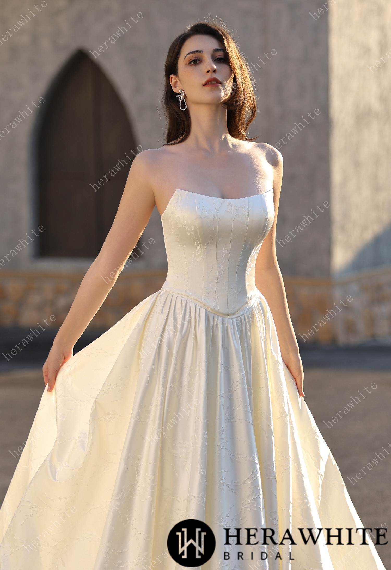 Jacquard Satin Wedding  Ball Gown Dresses With Dramatic Train