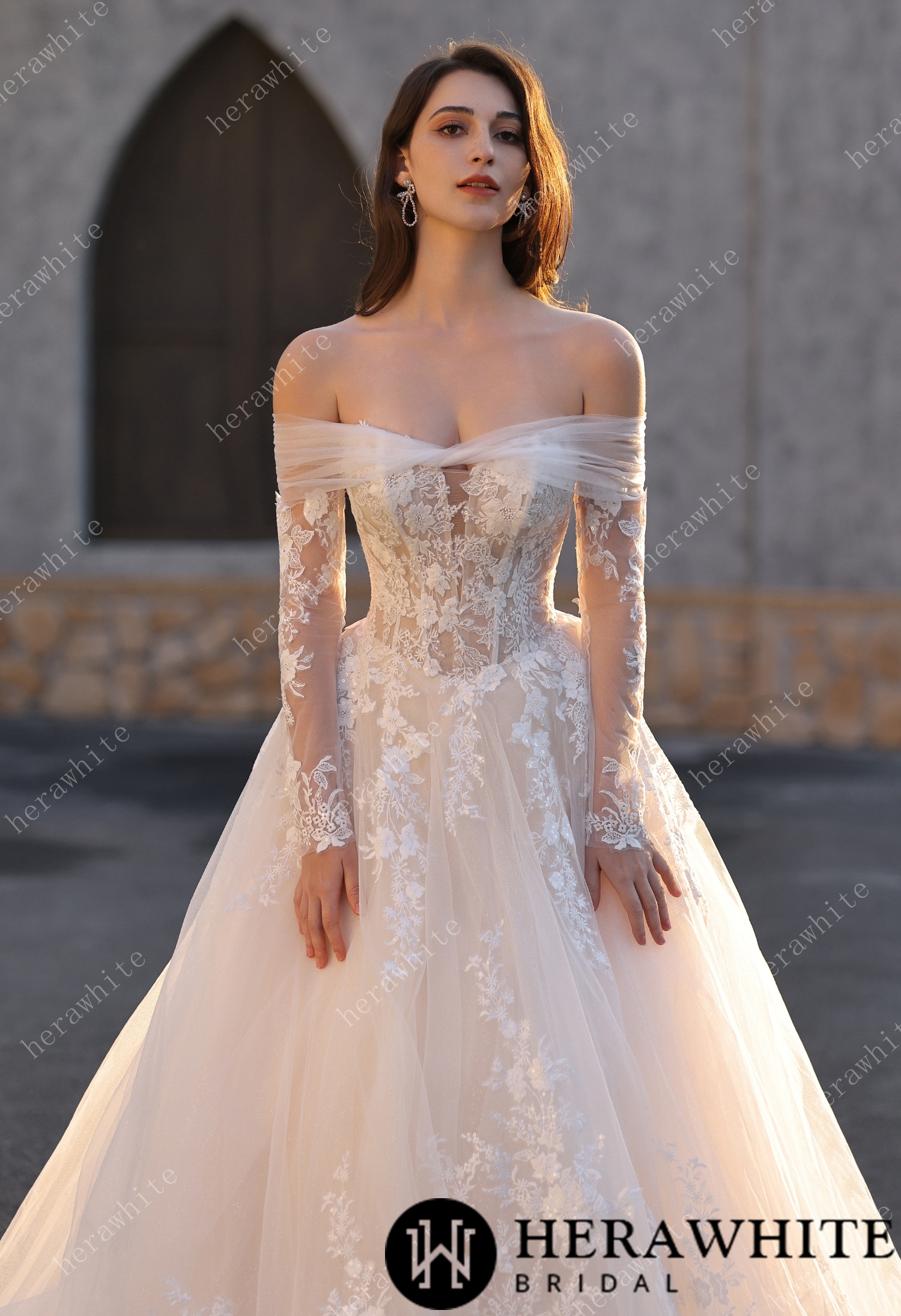 Timeless Romantic Wedding Dress With Detachable Long Sleeves