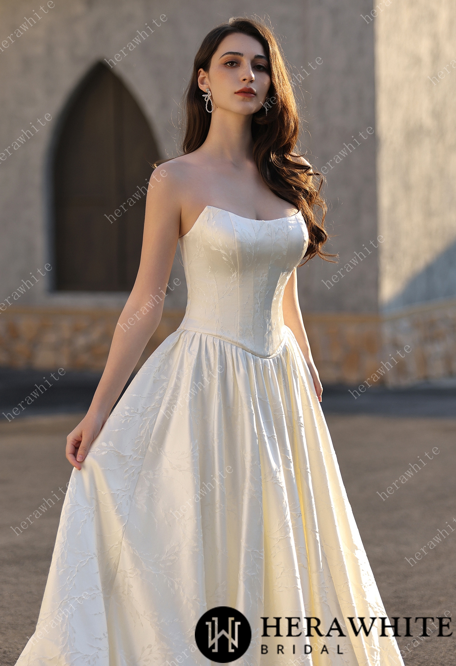 Jacquard Satin Wedding  Ball Gown Dresses With Dramatic Train
