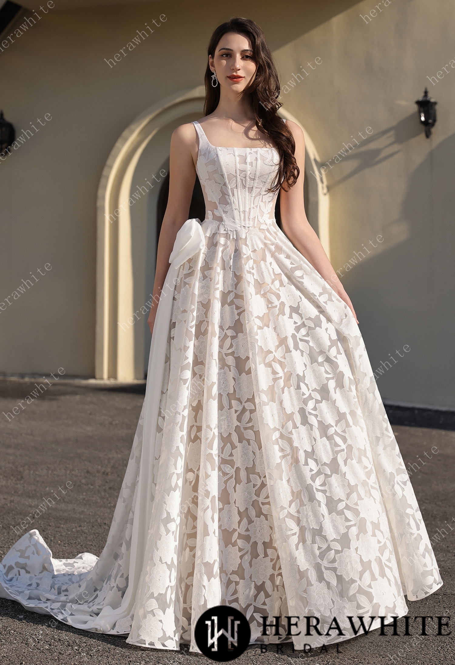 Romantic Silhouette Square-Neck Flower Lace Wedding Dress