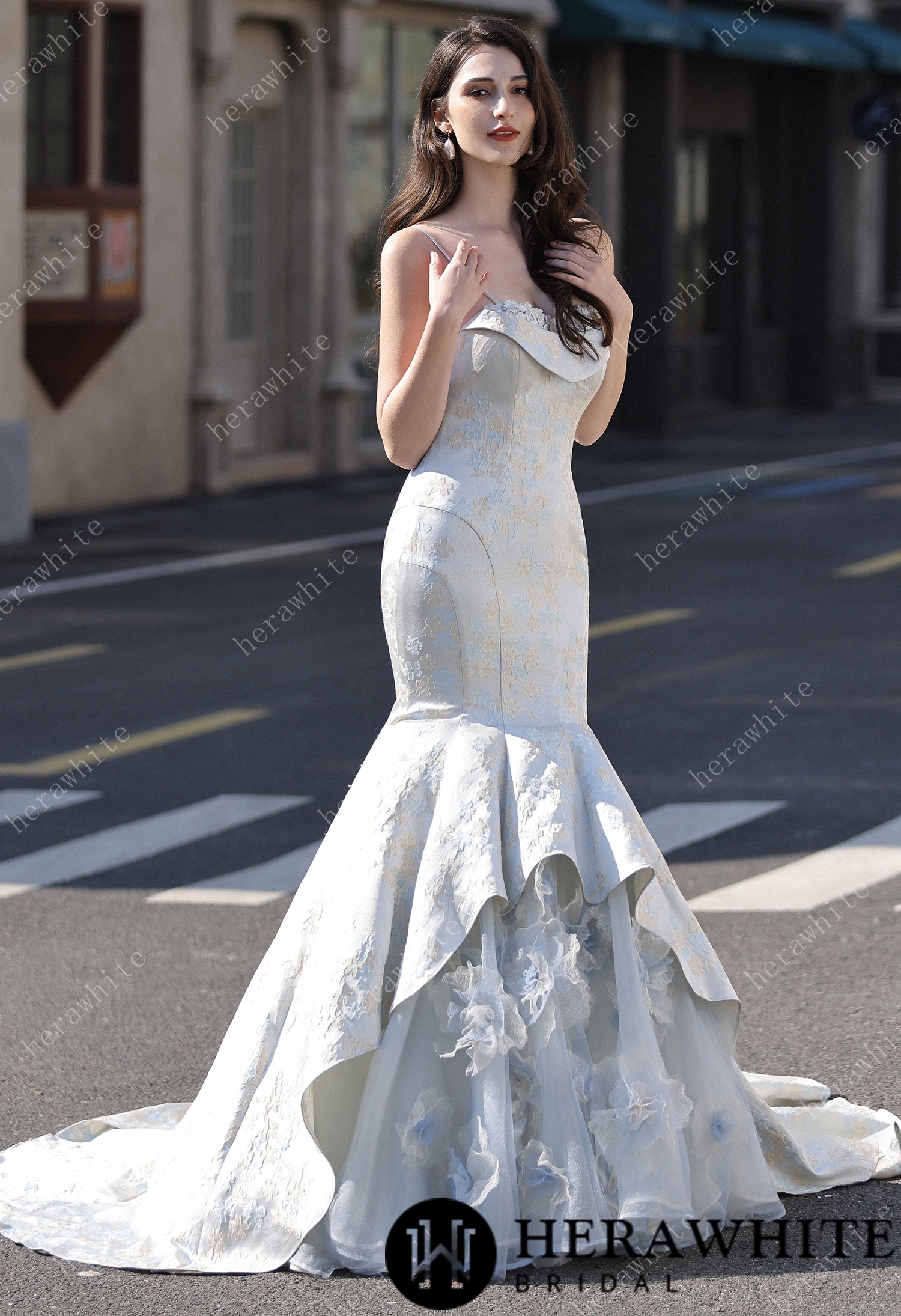 Jacquard Mermaid Bridal Gown with Exquisite Handmade Flowers