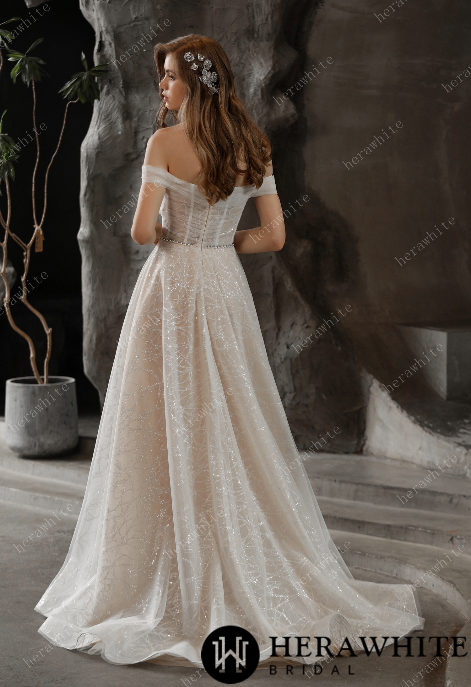 Sample Sale/ Shimmer Off-the-shoulder Neckline A-line Tulle Wedding Dress