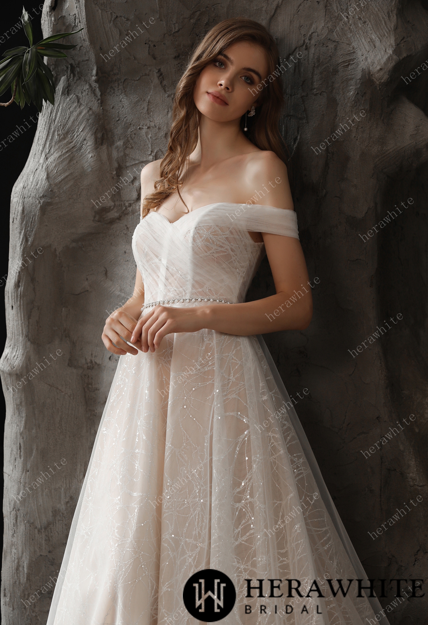Sample Sale/ Shimmer Off-the-shoulder Neckline A-line Tulle Wedding Dress