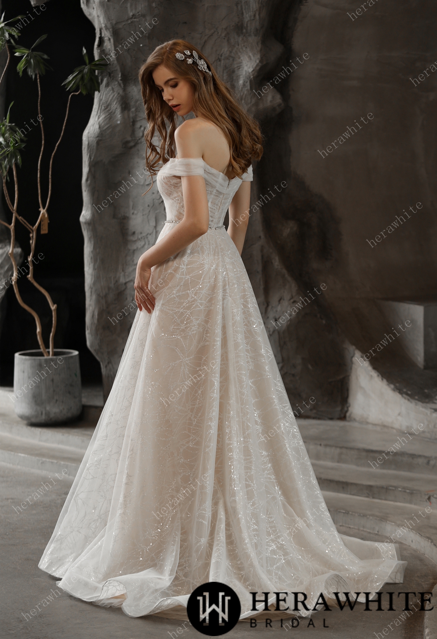 Sample Sale/ Shimmer Off-the-shoulder Neckline A-line Tulle Wedding Dress