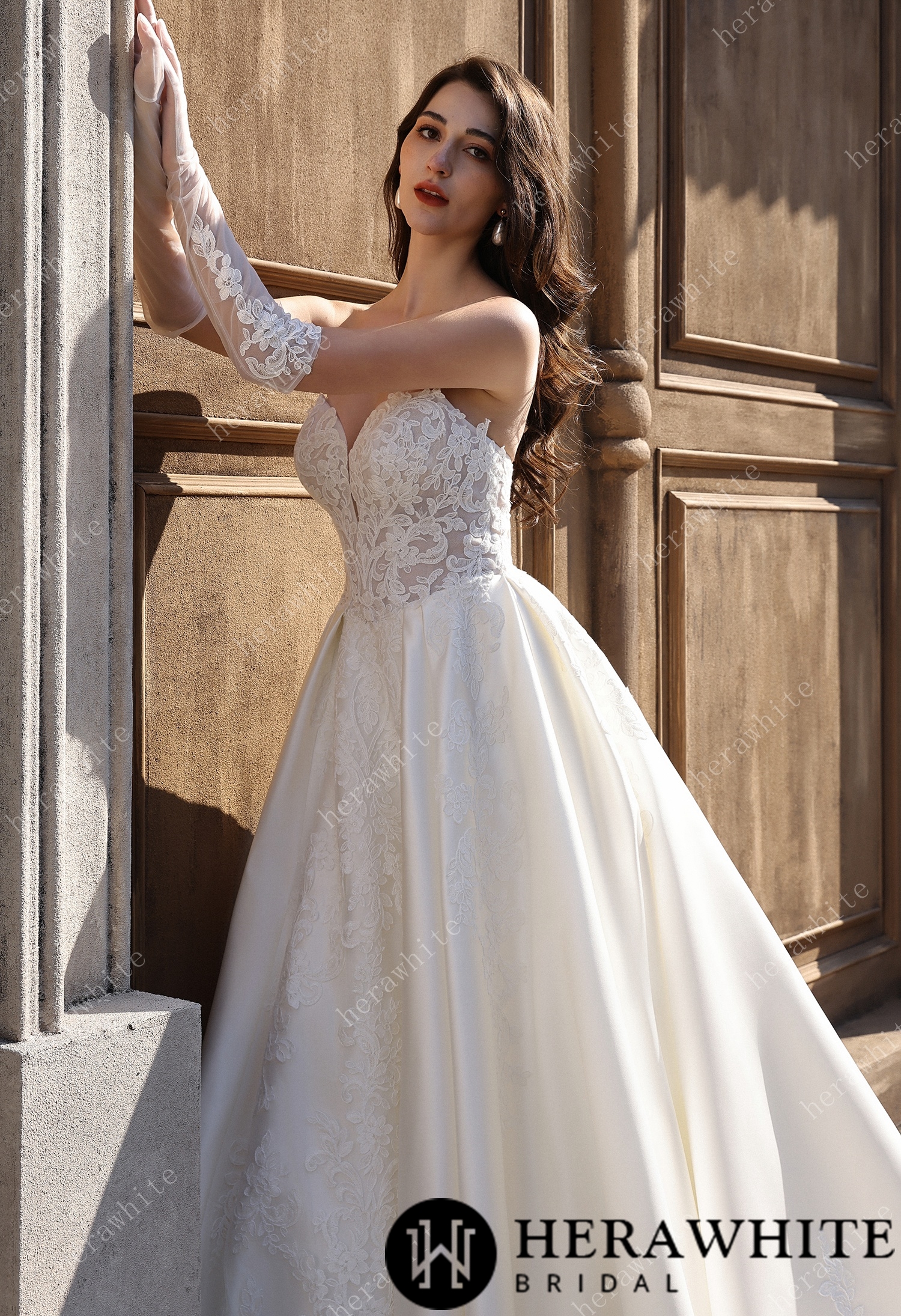 In Stock / Strapless Sweetheart Bridal Gown With Luxurious Satin Wedding Dress