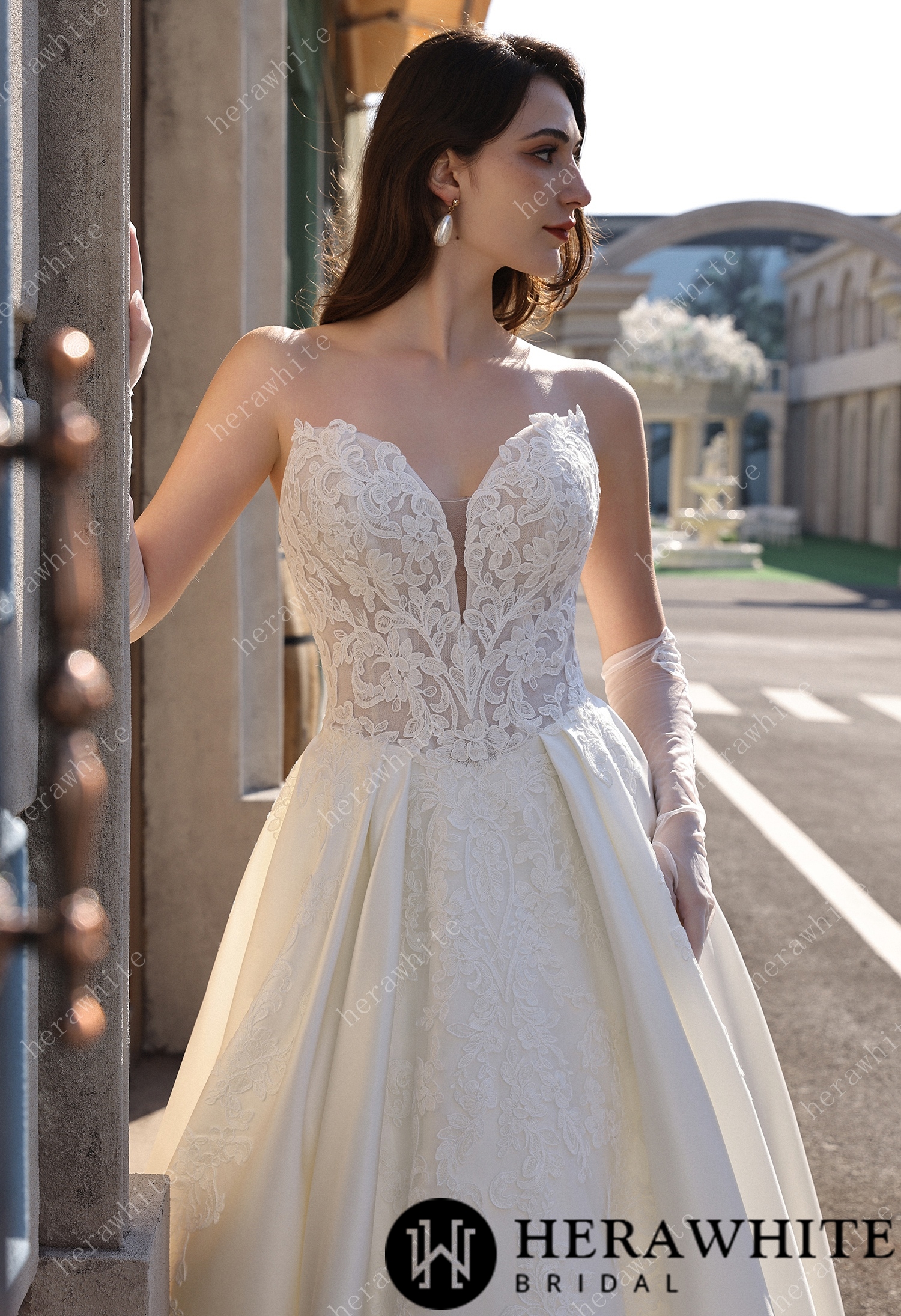 In Stock / Strapless Sweetheart Bridal Gown With Luxurious Satin Wedding Dress