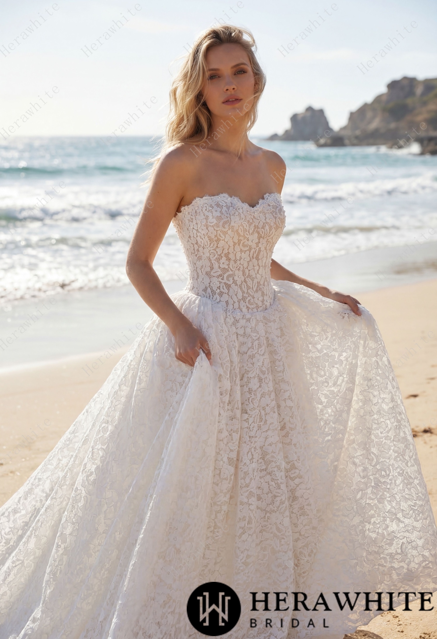 In Stock/ Chantilly Lace Sweetheart Basque Wedding Gown with Pearls Decoration