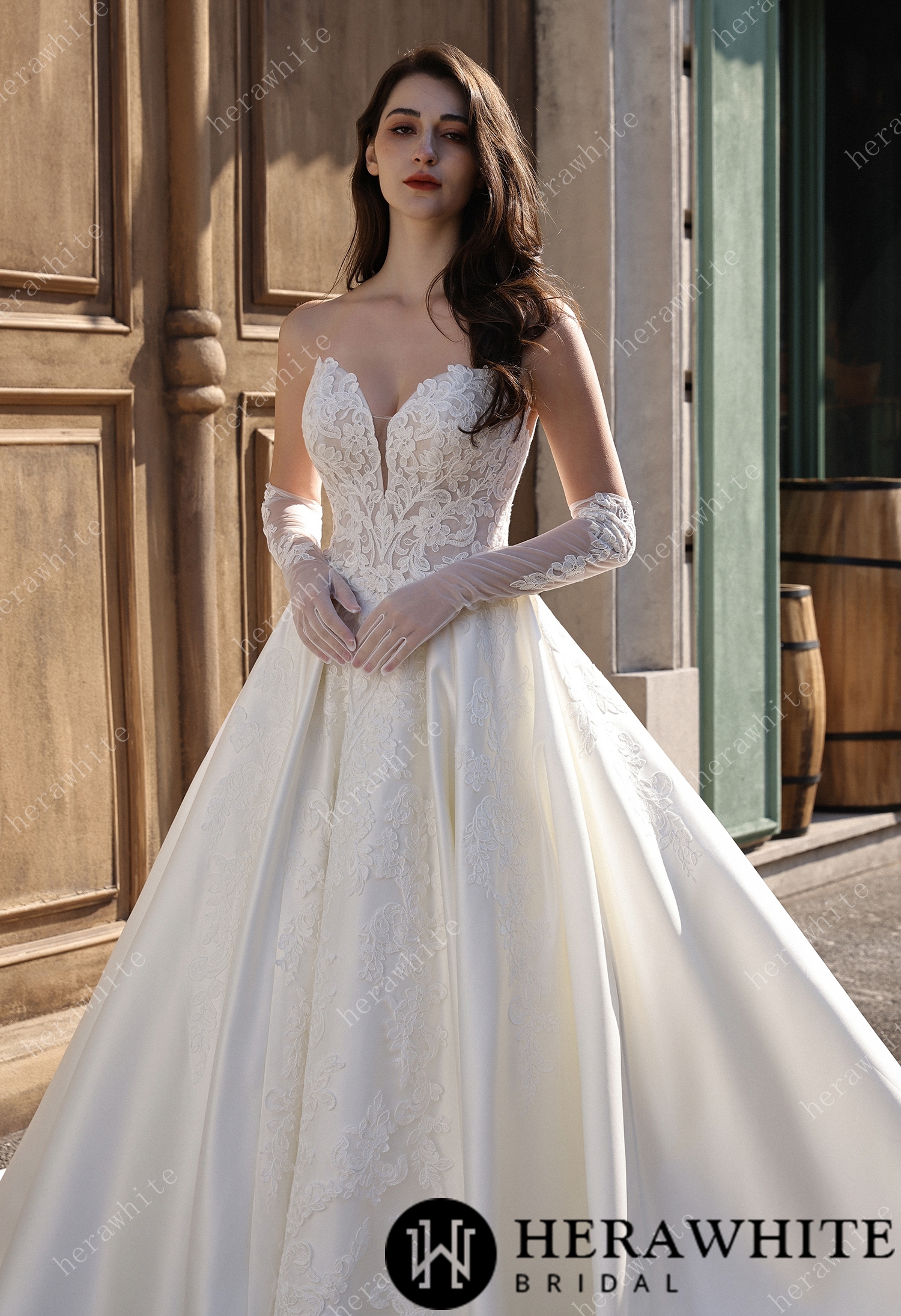 In Stock / Strapless Sweetheart Bridal Gown With Luxurious Satin Wedding Dress