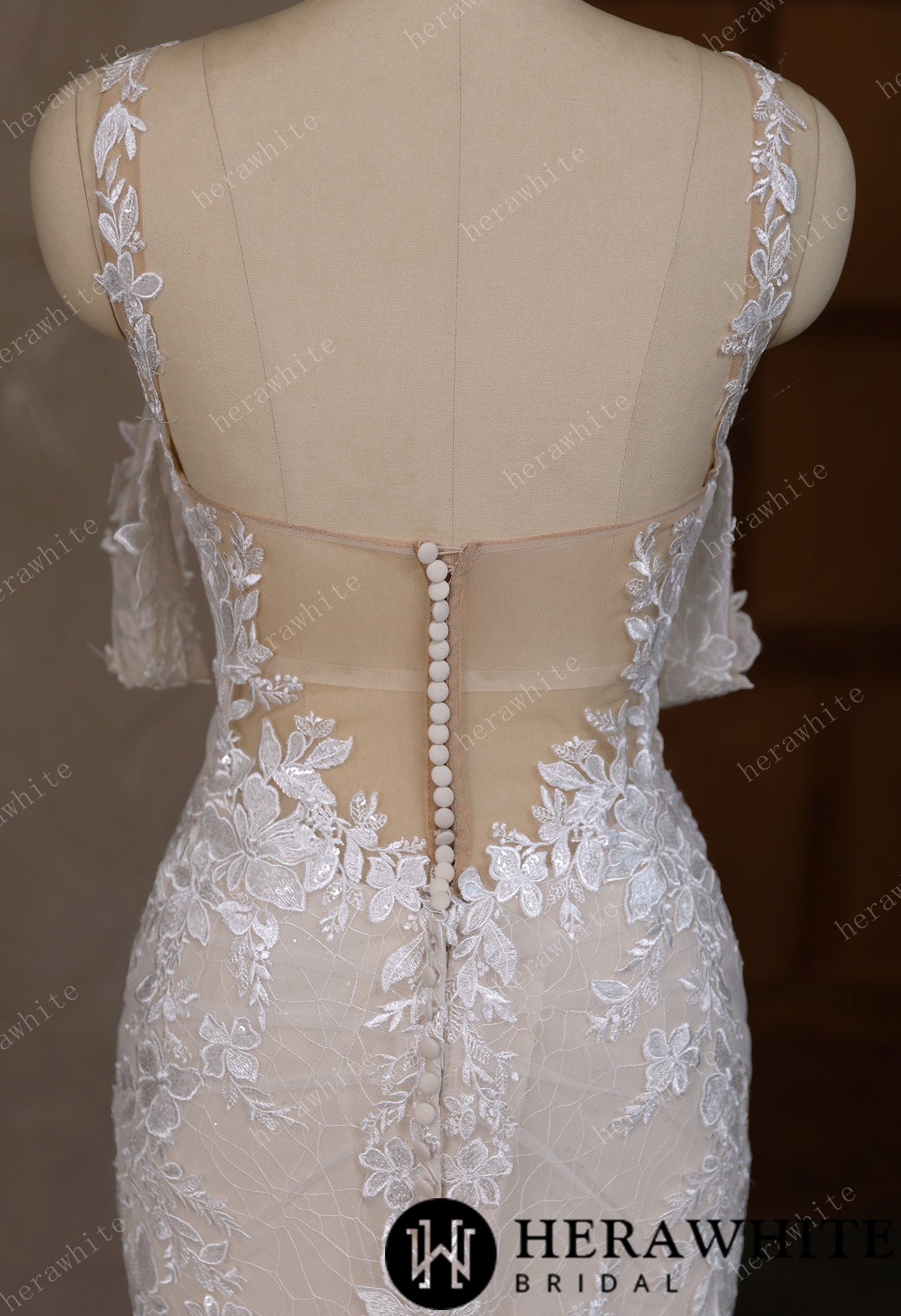 V-Neck Lace Mermaid Wedding Dress With Spaghetti Straps