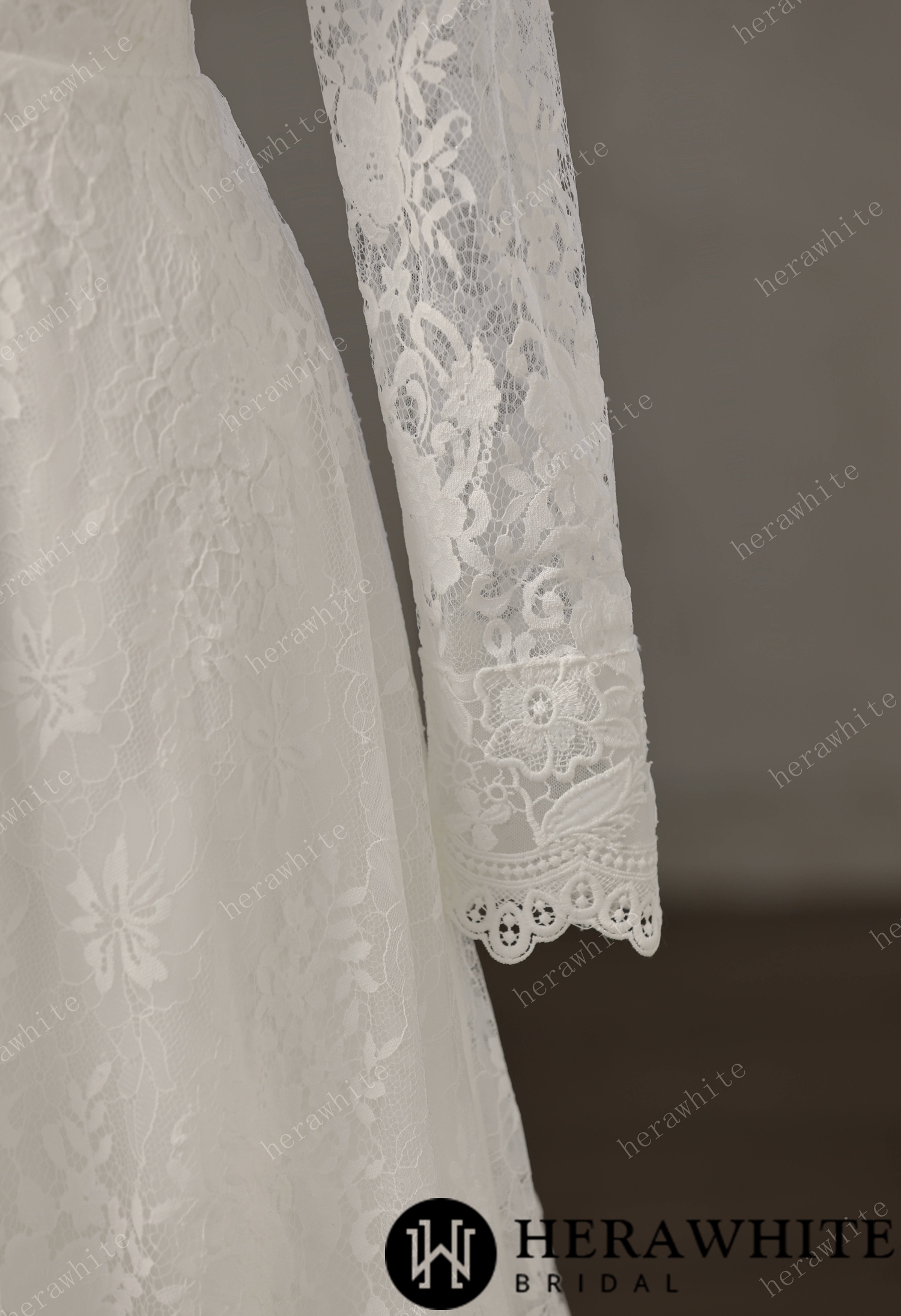 Vintage Boho Lace Sheath Wedding Gown With Illusion Long Bell Sleeves